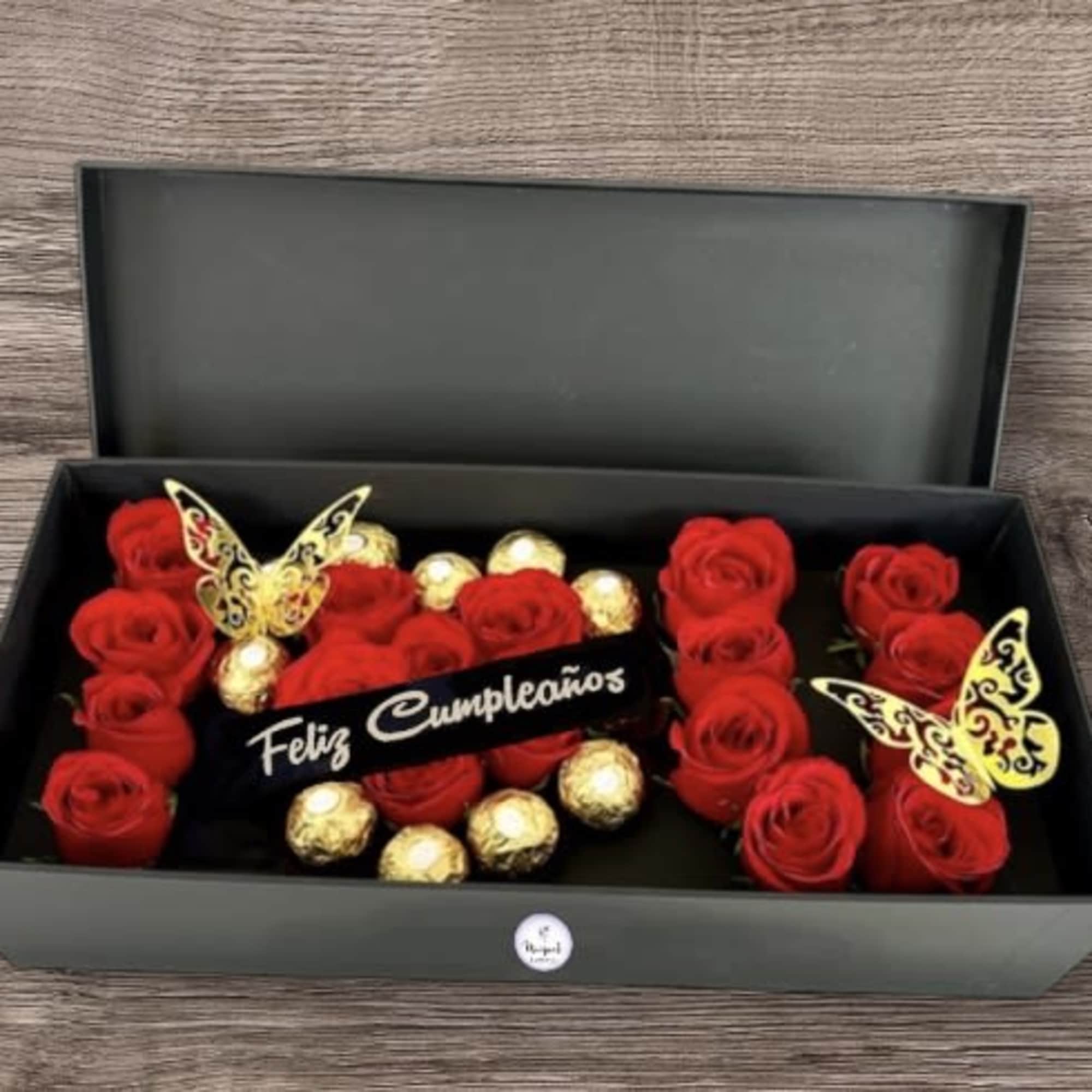 This elegant gift set will make any occasion extra special. Featuring one