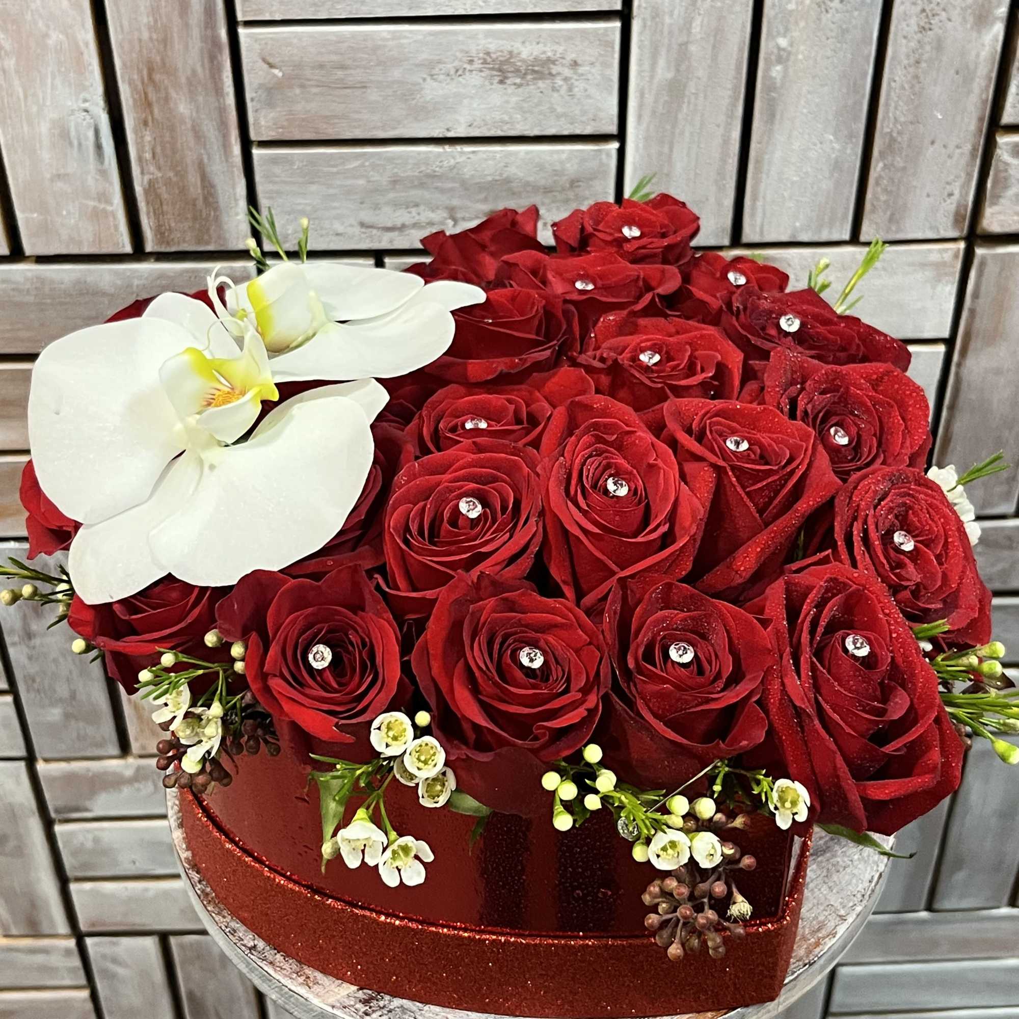 Elegant Heart-Shaped Floral Box
This luxurious heart-shaped box is a stunning arrangement of