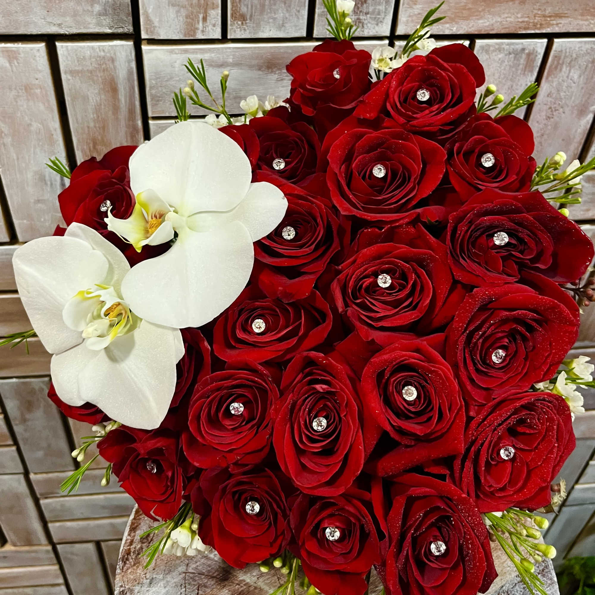 Elegant Heart-Shaped Floral Box
This luxurious heart-shaped box is a stunning arrangement of