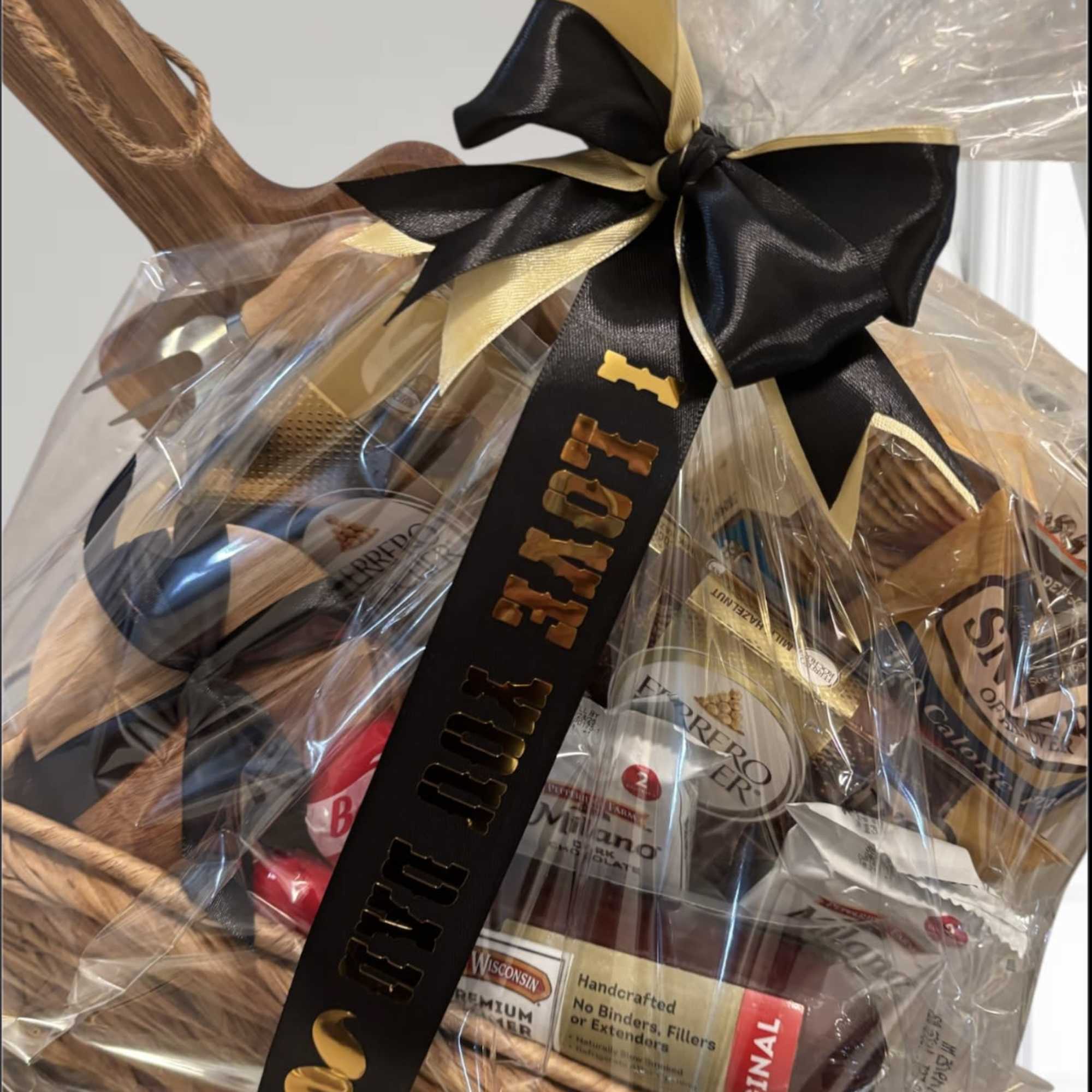 Includes:
	&bull;	Charcuterie board
	&bull;	Charcuterie utensils
	&bull;	Crackers for ham
	&bull;	Chocolate sticks
	&bull;	Ferrero Rocher chocolates
	&bull;	Ferrero chocolate bars
	&bull;	Babybel cheese
	&bull;	Wisconsin-style chorizo
	&bull;	Pretzels
	&bull;	Milano