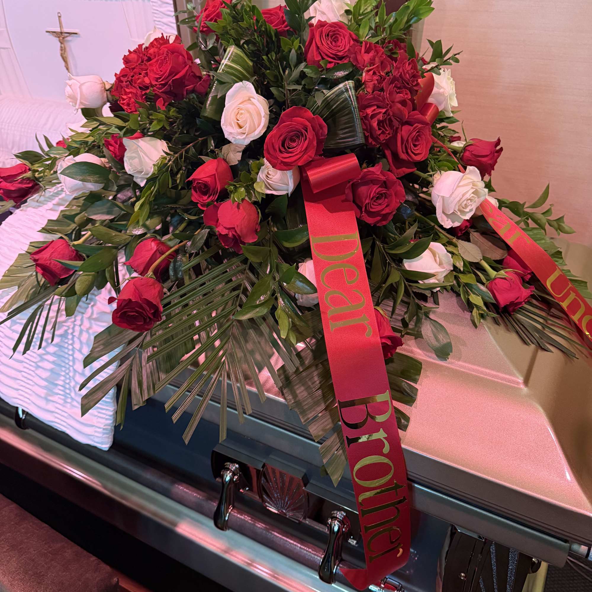 Red &amp; white roses with tea leaves 
