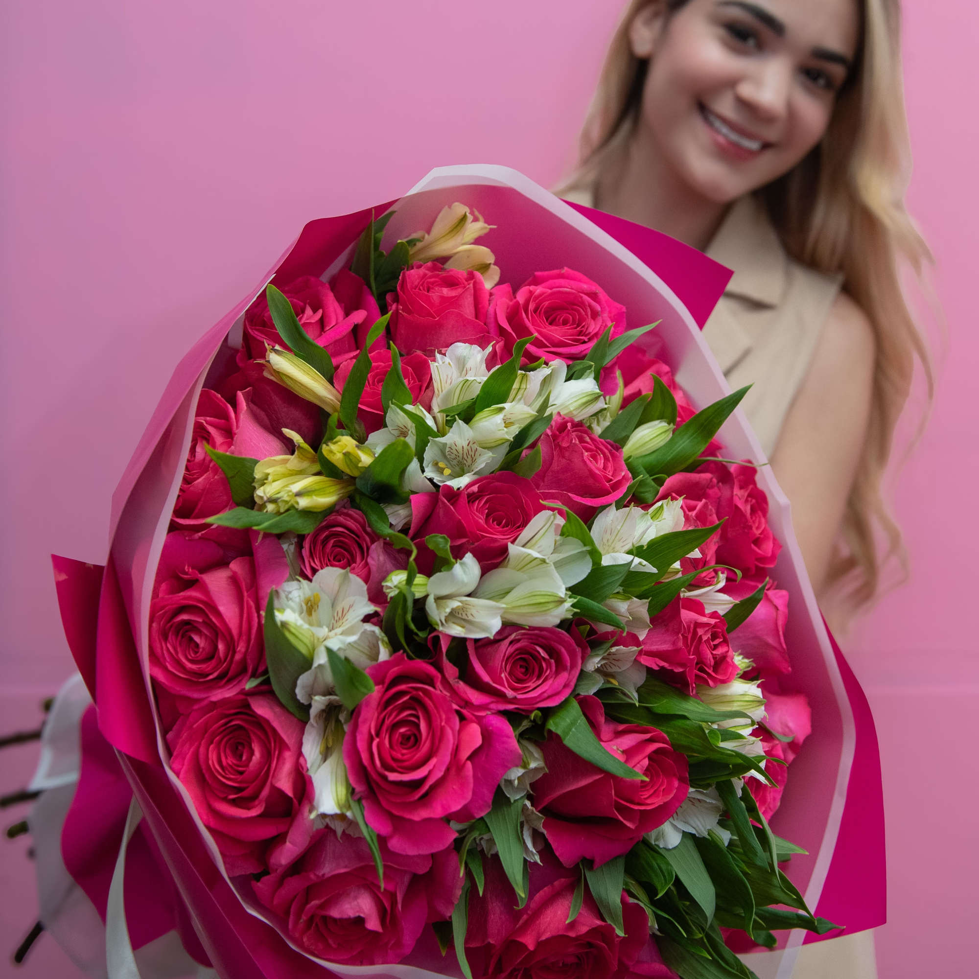 Note to Customers:
The flowers and delivery arrangement will be very similar to Note to Customers:
The flowers and delivery arrangement will be very similar to