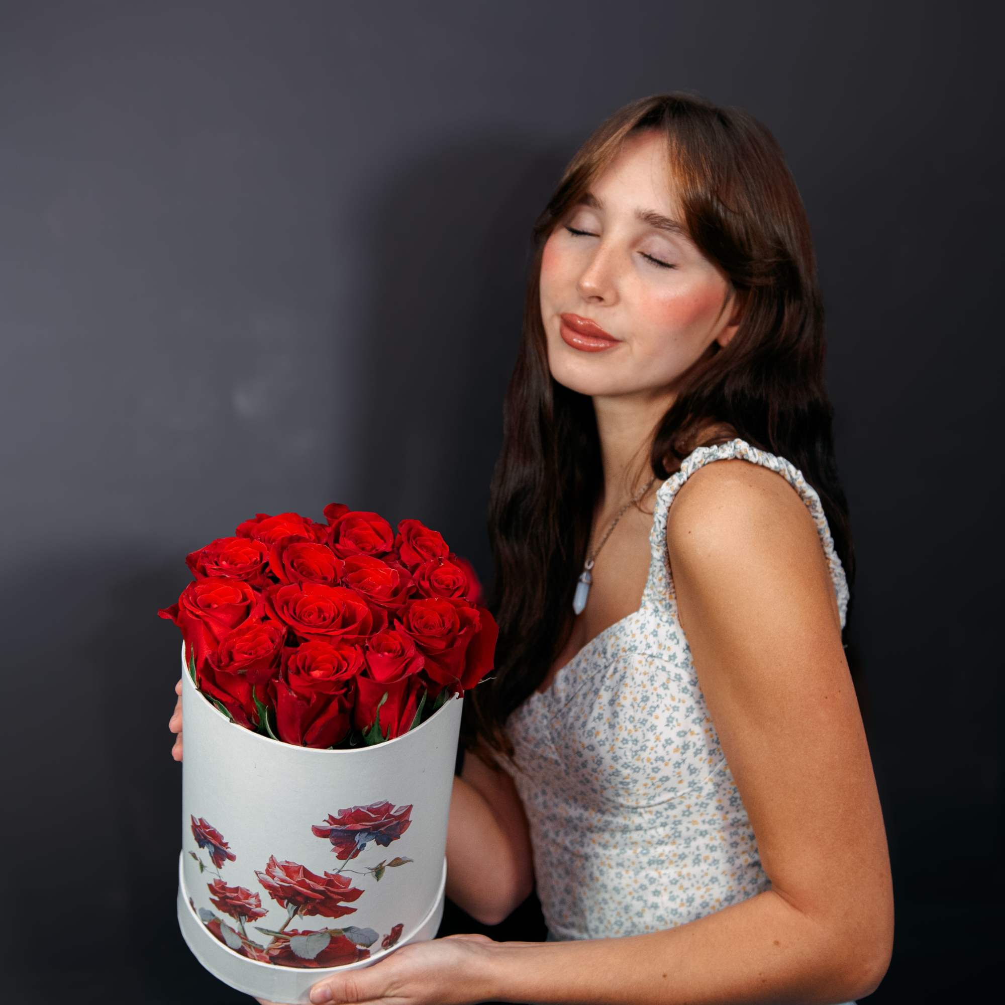 Note to Customers:
The flowers and delivery arrangement will be very similar to Note to Customers:
The flowers and delivery arrangement will be very similar to