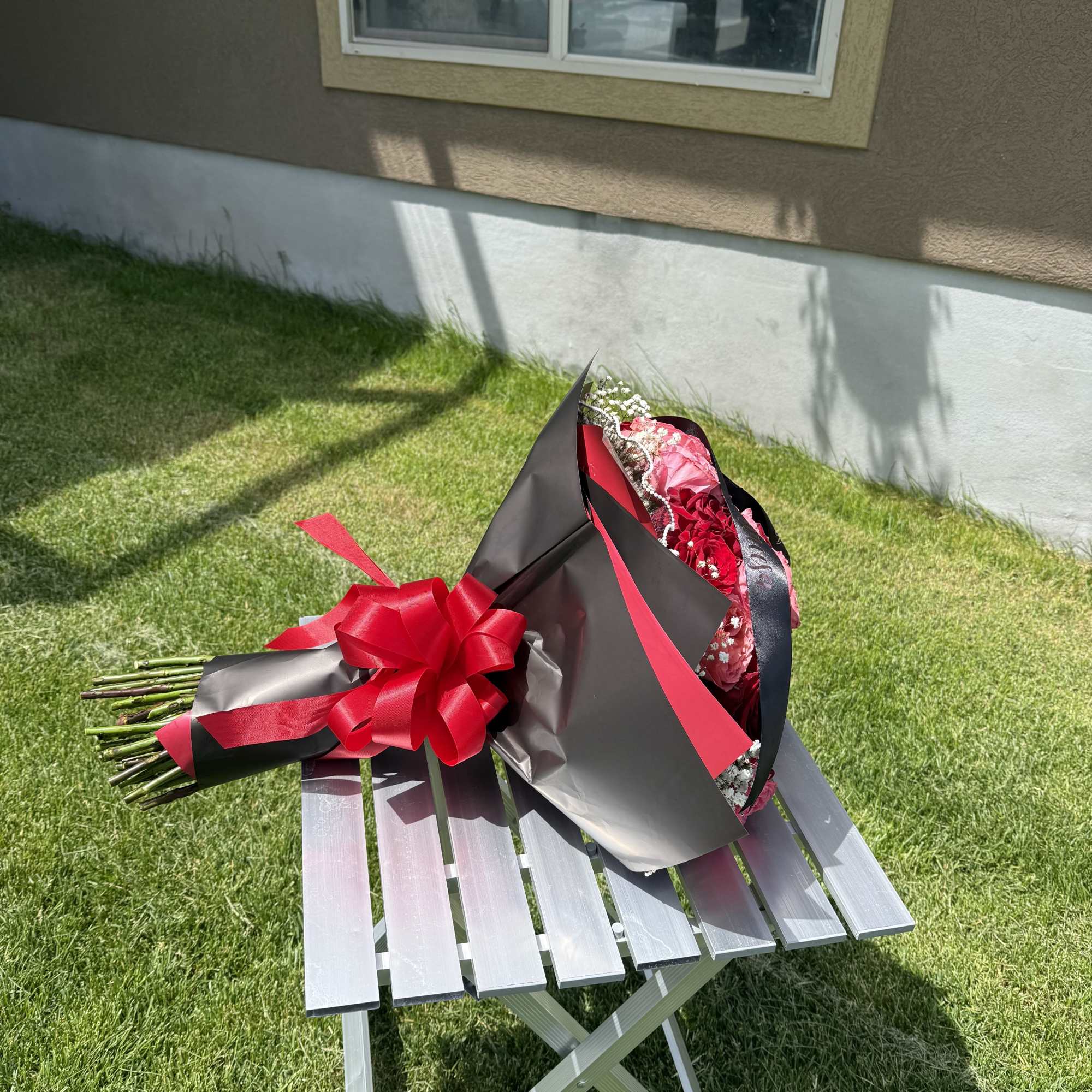 Make a bold statement with our Luxury Roses Bouquet, a stunning hand-tied