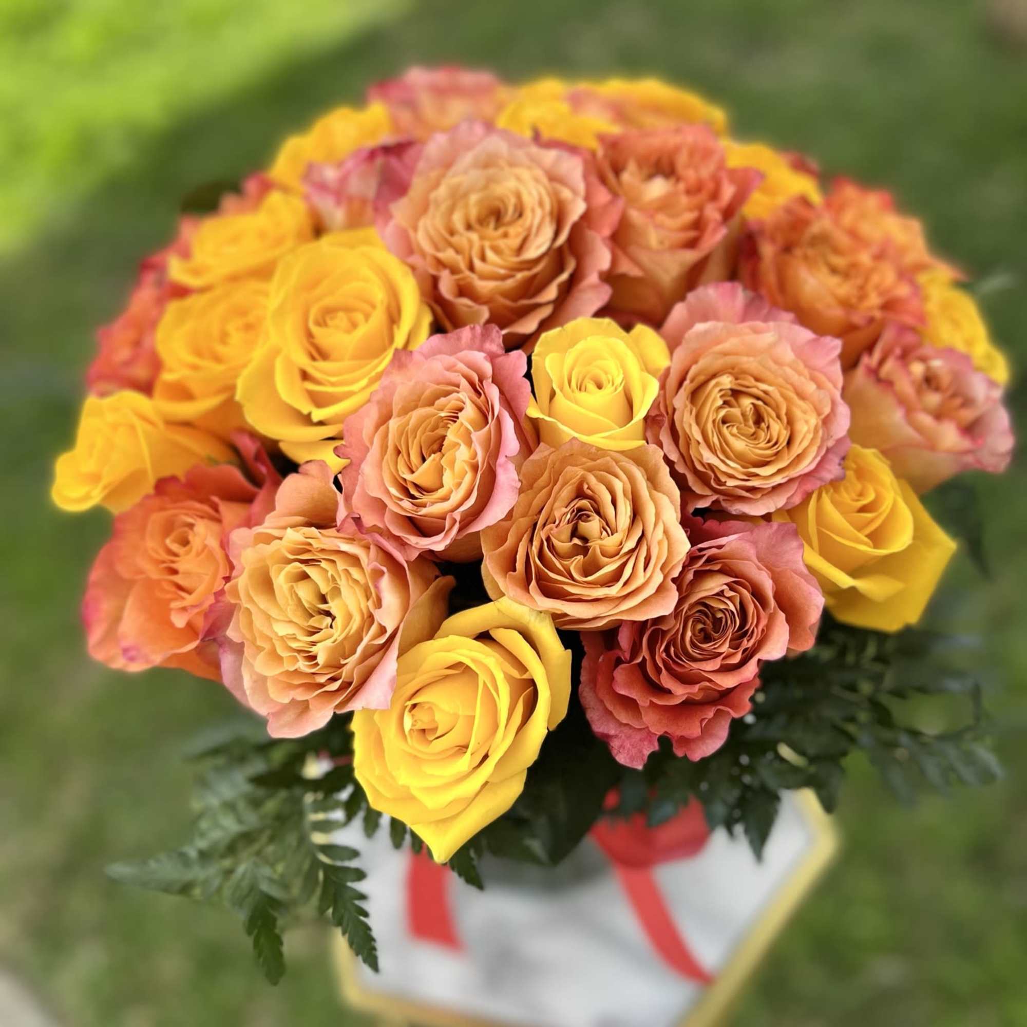 Vase of 25 yellow and peach roses with leaves 10&#039;&#039;.