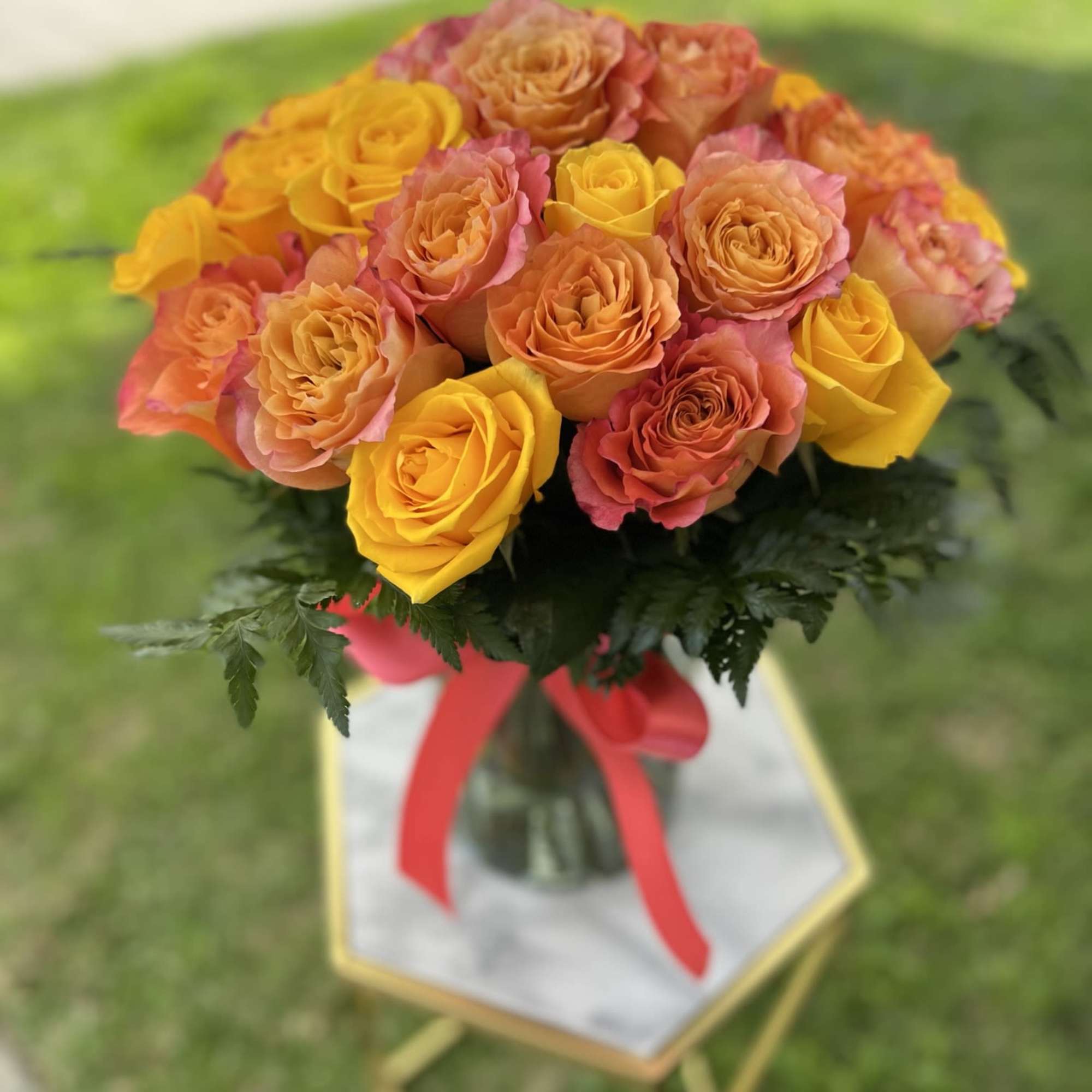 Vase of 25 yellow and peach roses with leaves 10&#039;&#039;.
