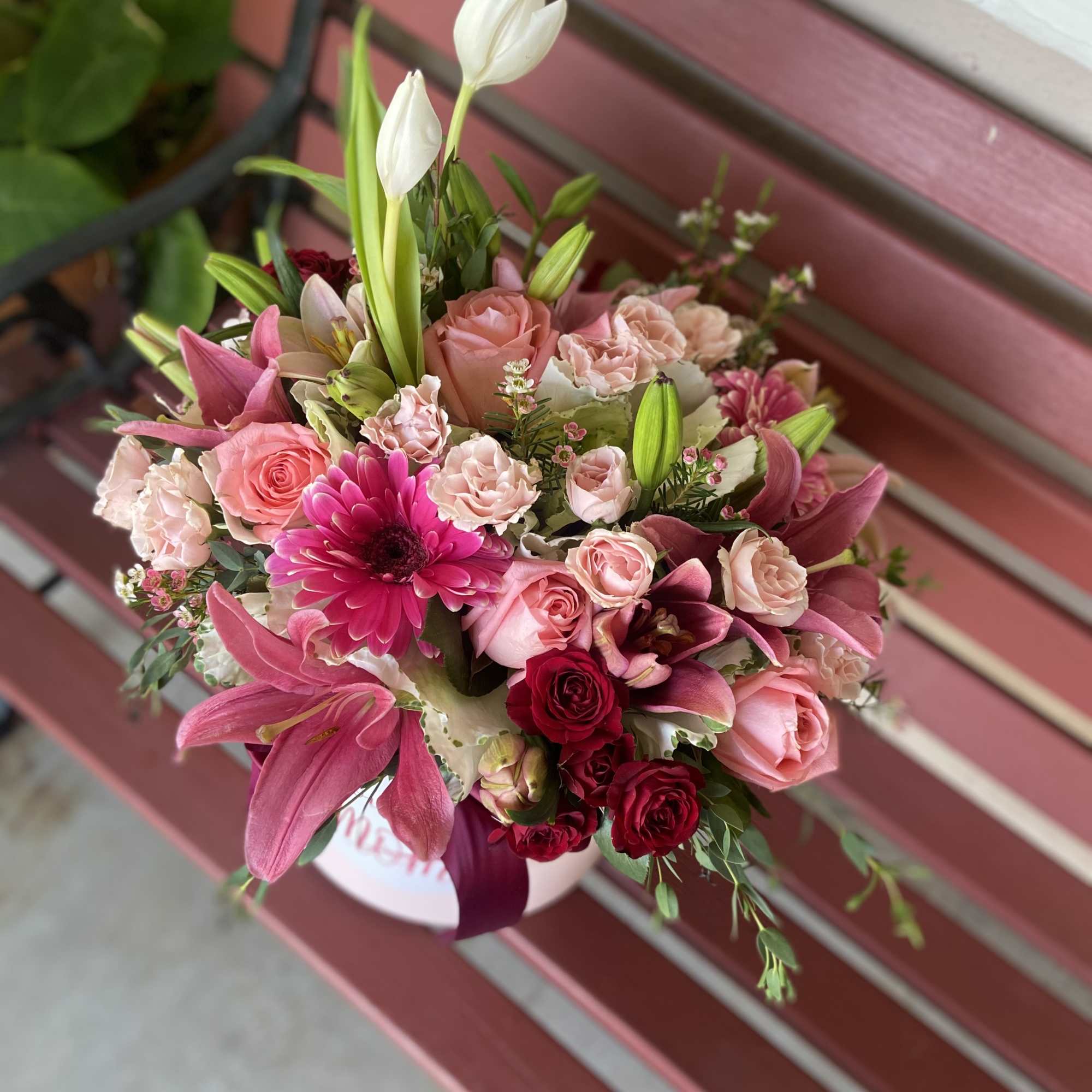 Cylinder Box, Roses, Lilis, Tulips, Gerbera, and Mix Fellers.