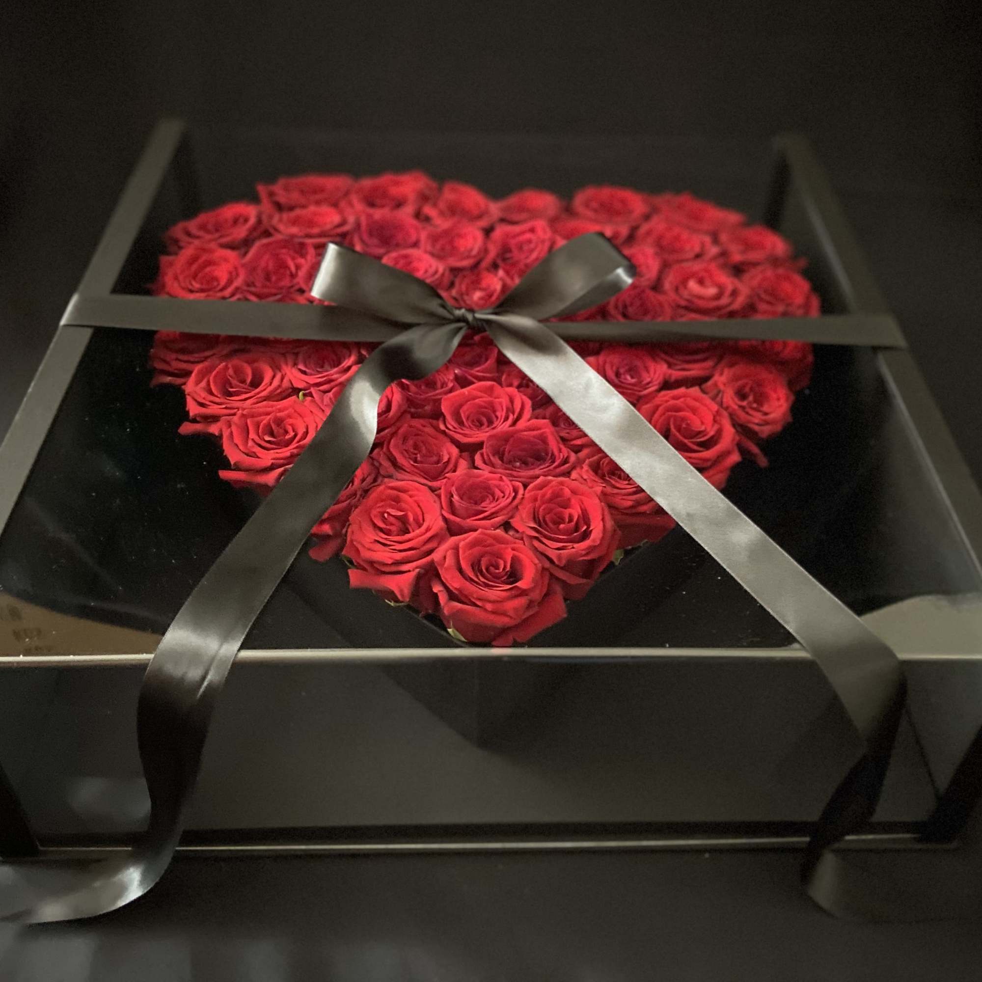 Acrilic Fashion Big Box, 20&quot;x20&quot; Aprox. with 50 Red Roses.
Premium with Ferrero