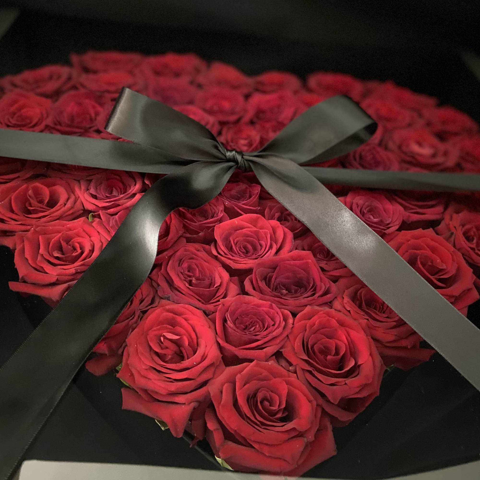 Acrilic Fashion Big Box, 20&quot;x20&quot; Aprox. with 50 Red Roses.
Premium with Ferrero