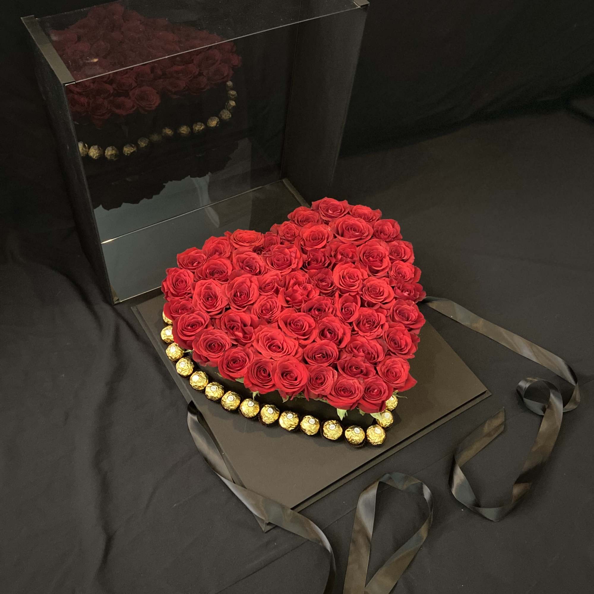 Acrilic Fashion Big Box, 20&quot;x20&quot; Aprox. with 50 Red Roses.
Premium with Ferrero
