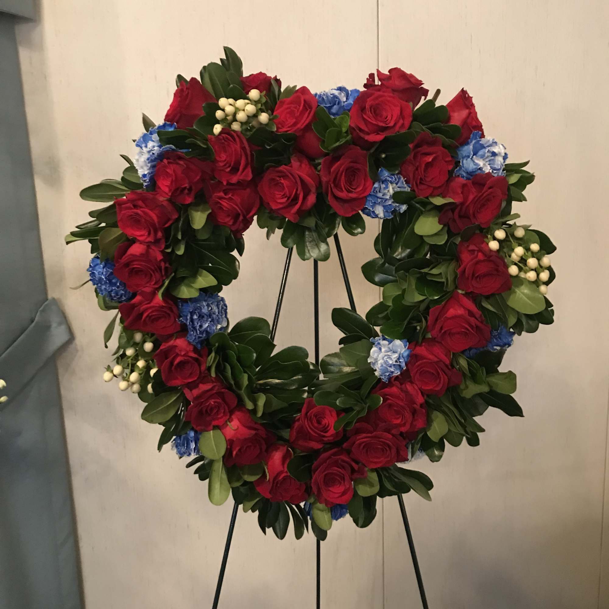 Send your heart to a loved one with this amazing rose filled Send your heart to a loved one with this amazing rose filled