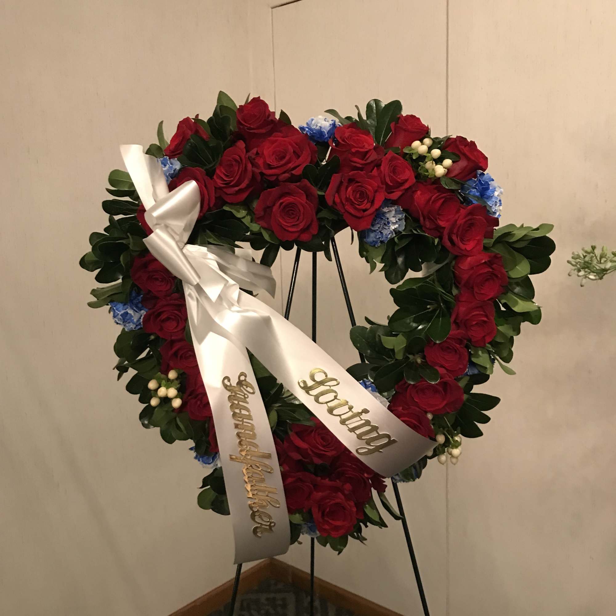 Send your heart to a loved one with this amazing rose filled Send your heart to a loved one with this amazing rose filled