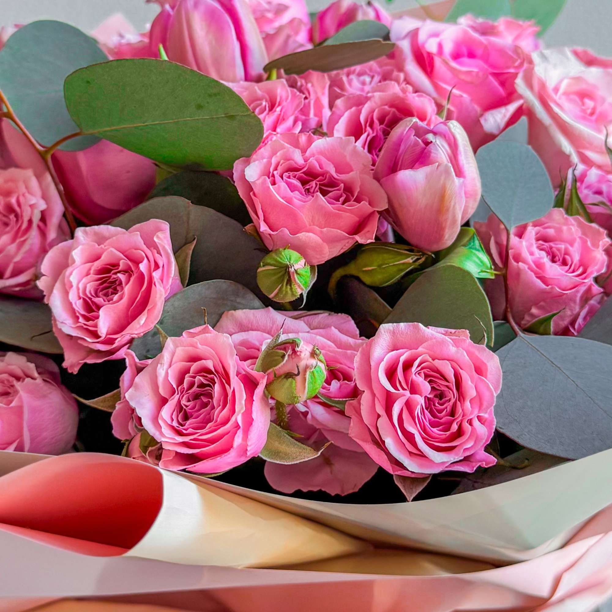 The bouquet includes bright pink roses of different shades and sizes, and The bouquet includes bright pink roses of different shades and sizes, and