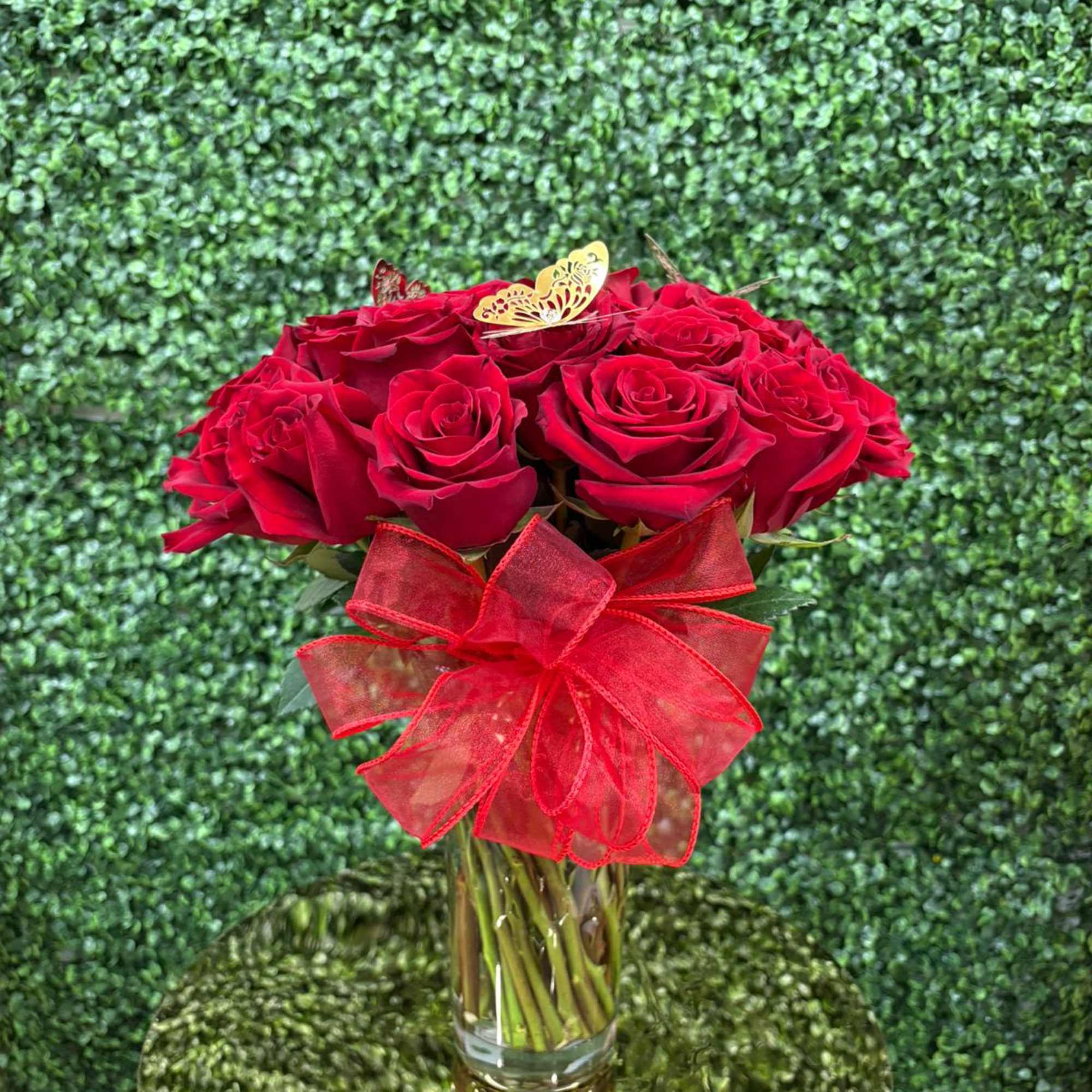 An arrangement that speaks for itself...
Twenty-five red roses that whisper love, passion