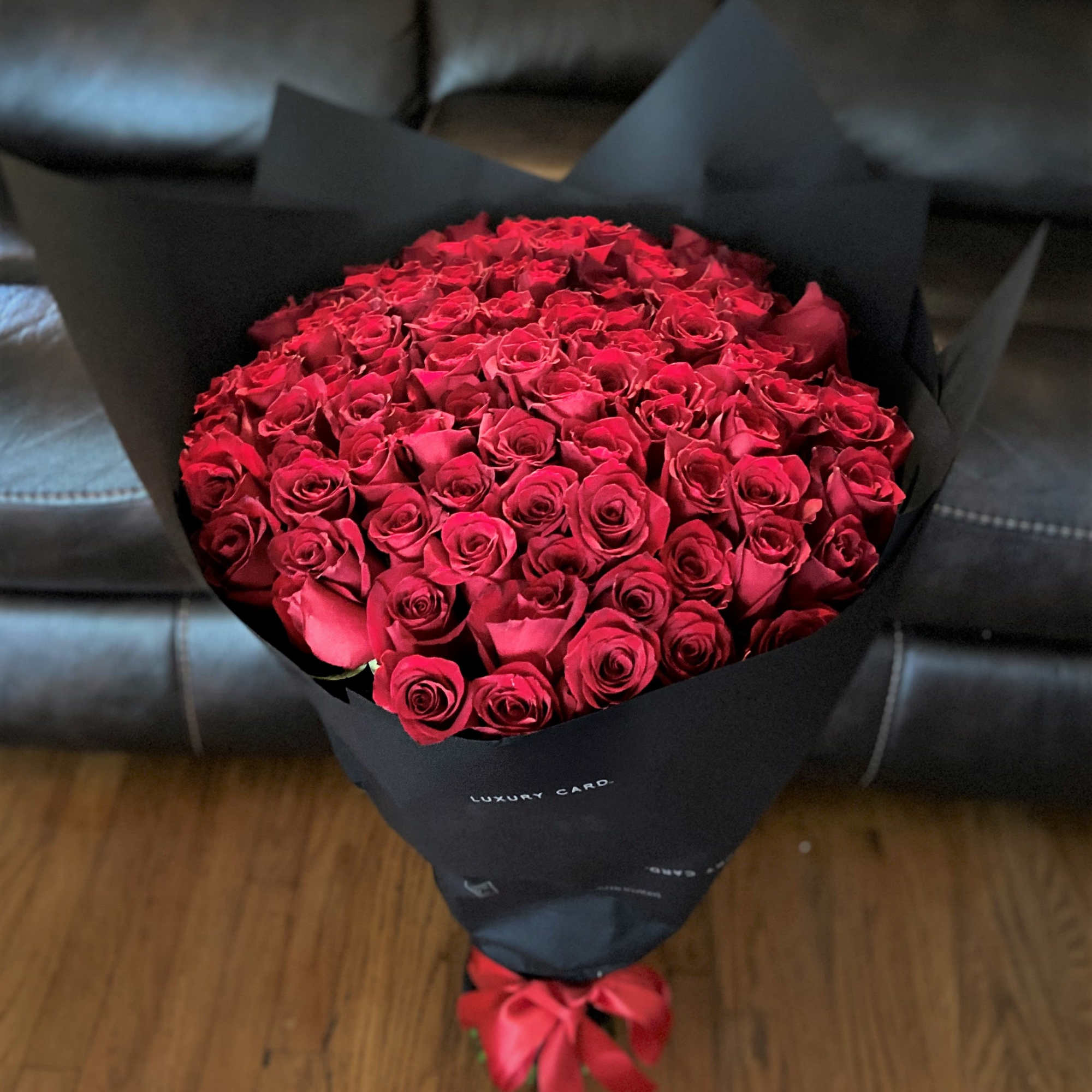 100 Beautiful Bouquet Red Roses  70 cm Long Stem, Wrapped with