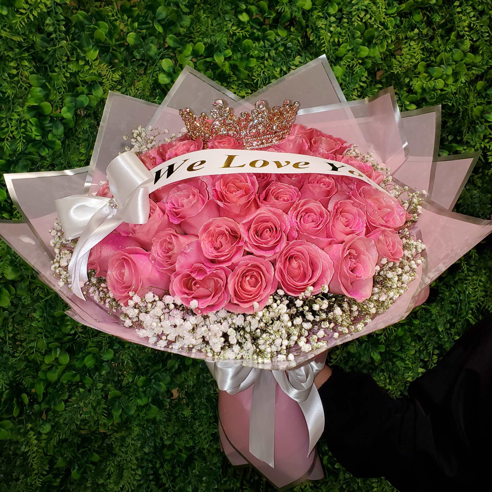 50 roses with glitter, crown, banner and special wrap 
(You can personalized