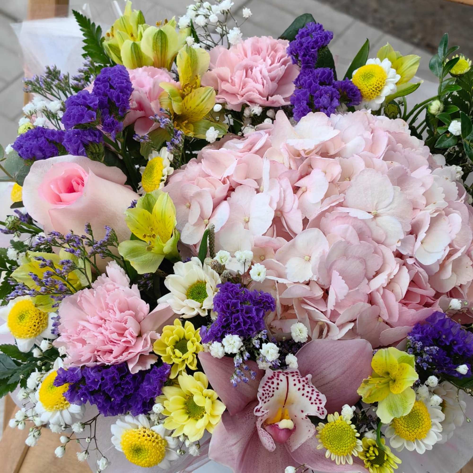 Exclusive business bouquet with hydrangea.