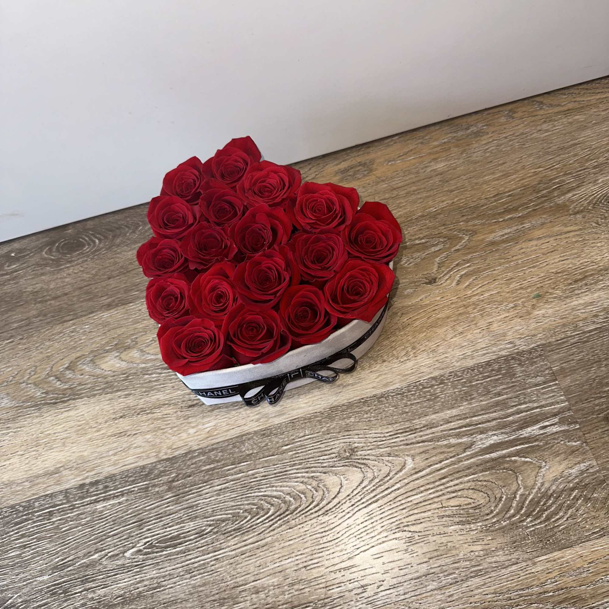  BEAUTIFUL CHANEL HEART( size S ) . 