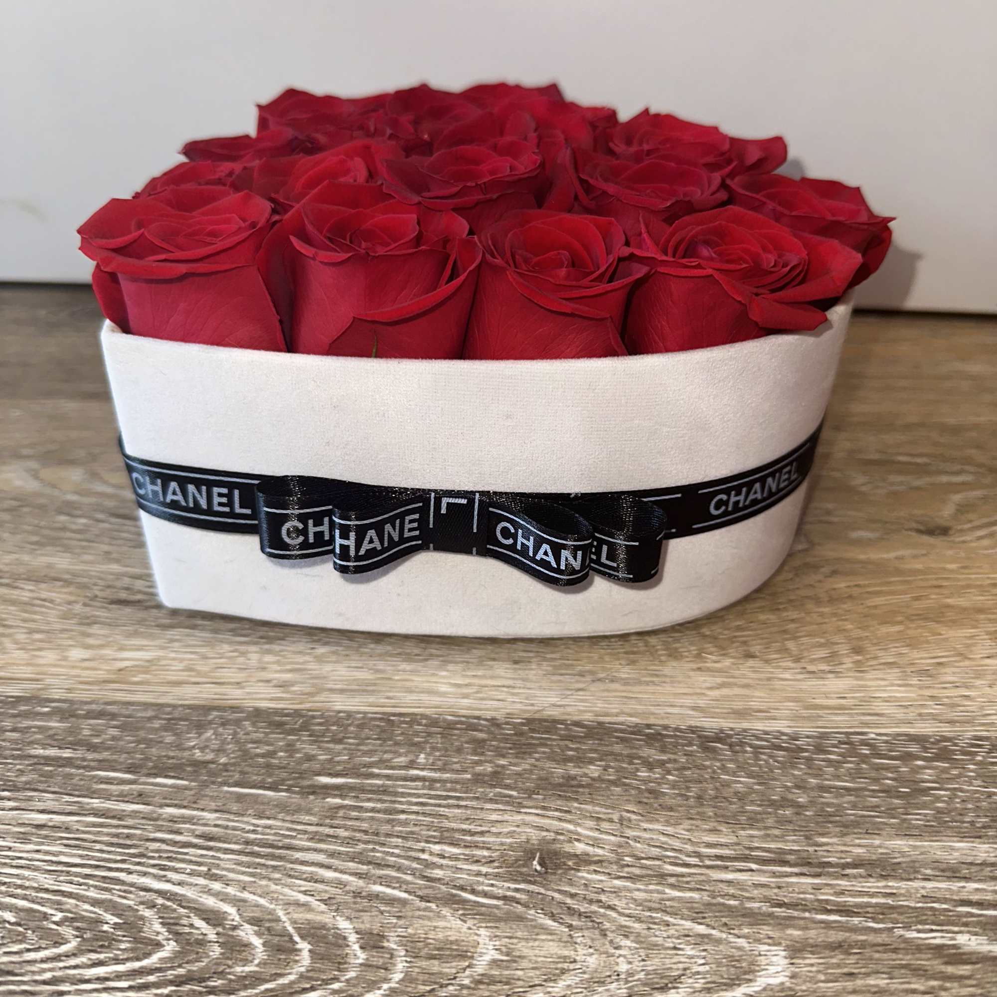  BEAUTIFUL CHANEL HEART( size S ) . 