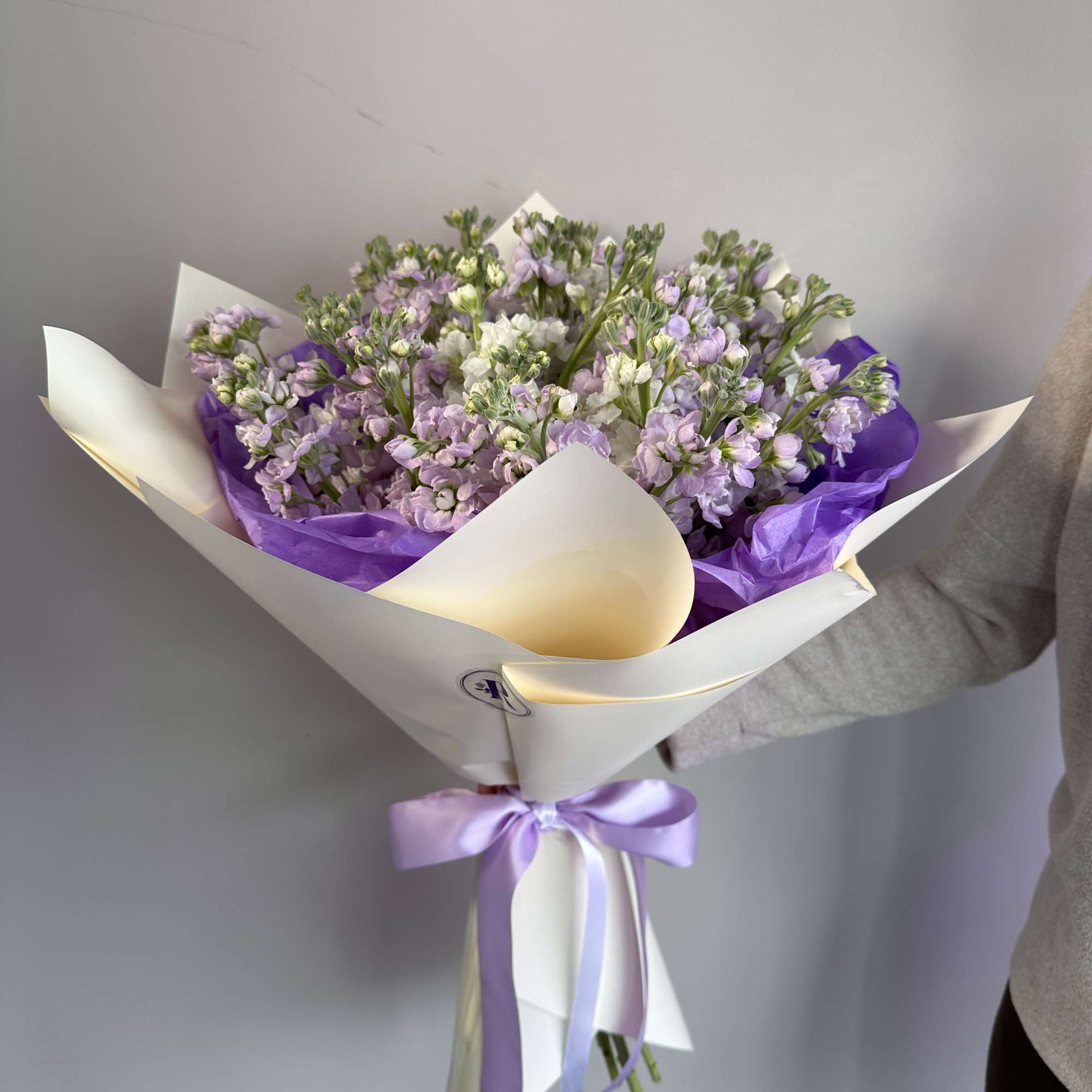 Delight in the calming beauty of our bouquet of stocks. Featuring fresh