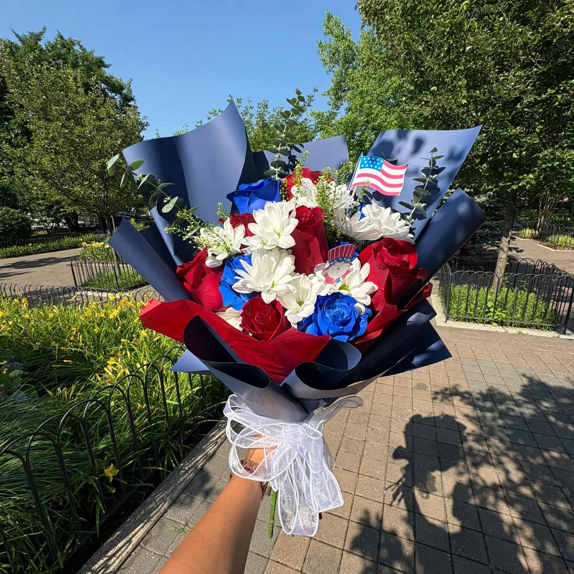 An explosion of color and elegance to celebrate with pride. This vibrant