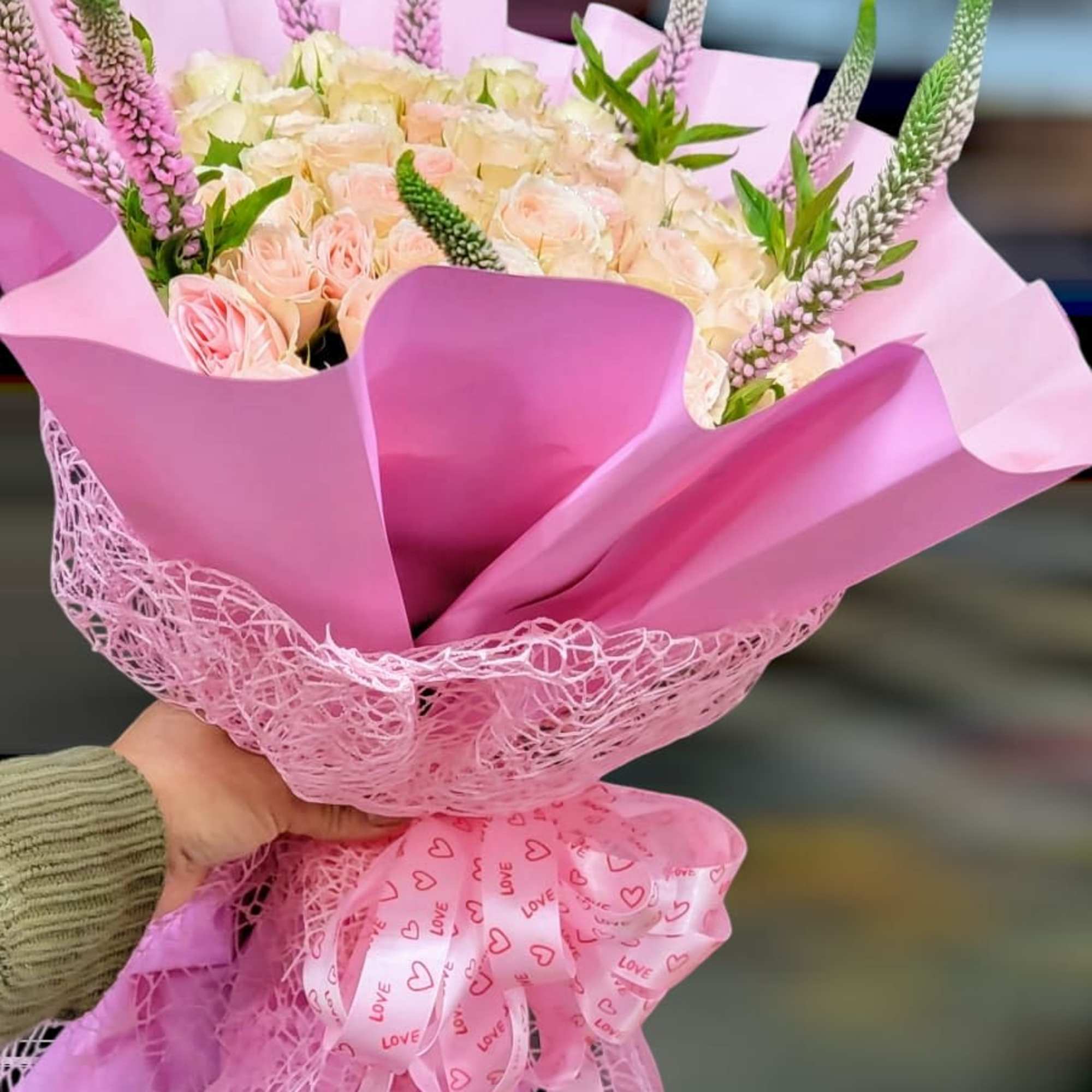 This marvelous bouquet is made up of pink spray roses and pink