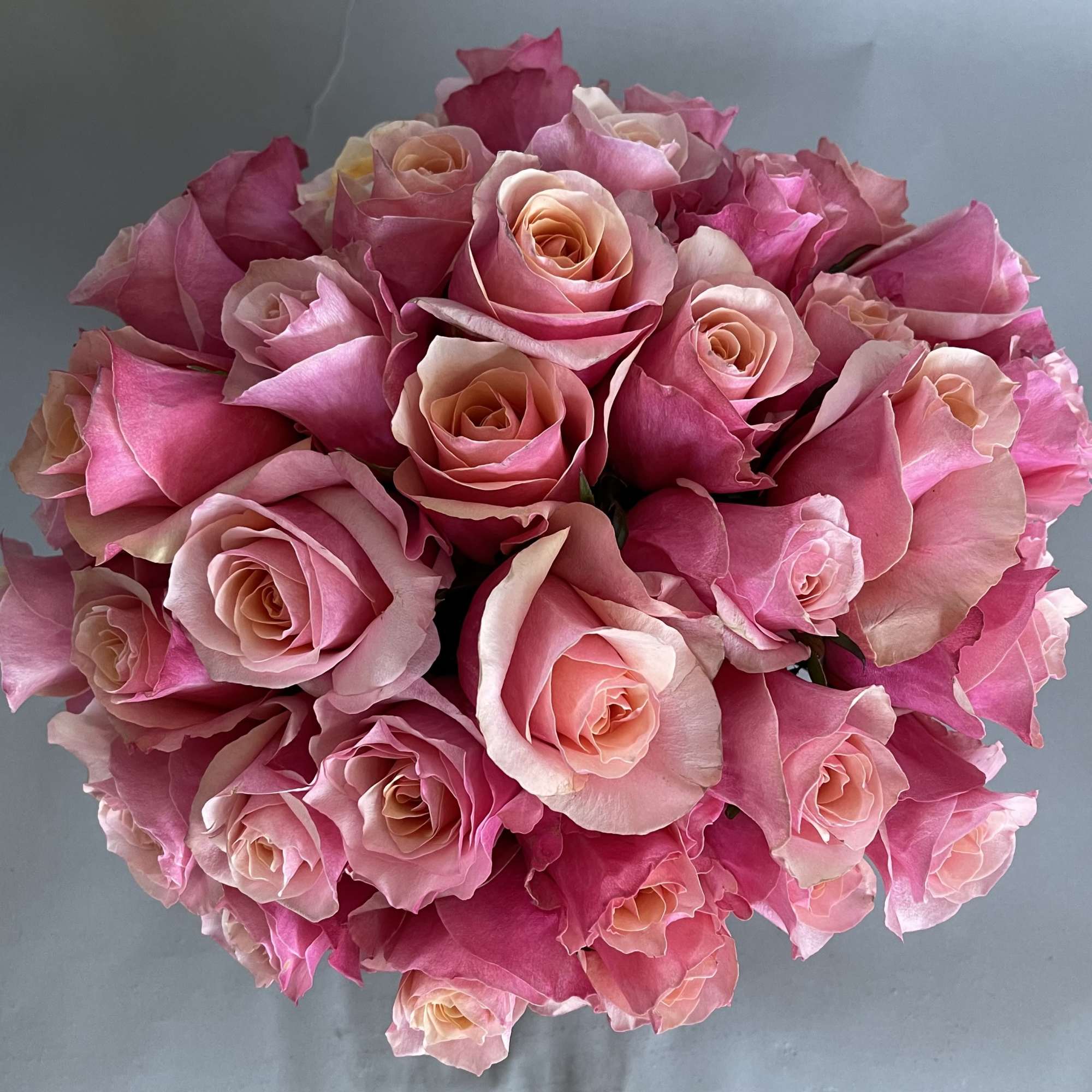 30 stems of flamingo pink roses and a rose gold or silver 30 stems of flamingo pink roses and a rose gold or silver