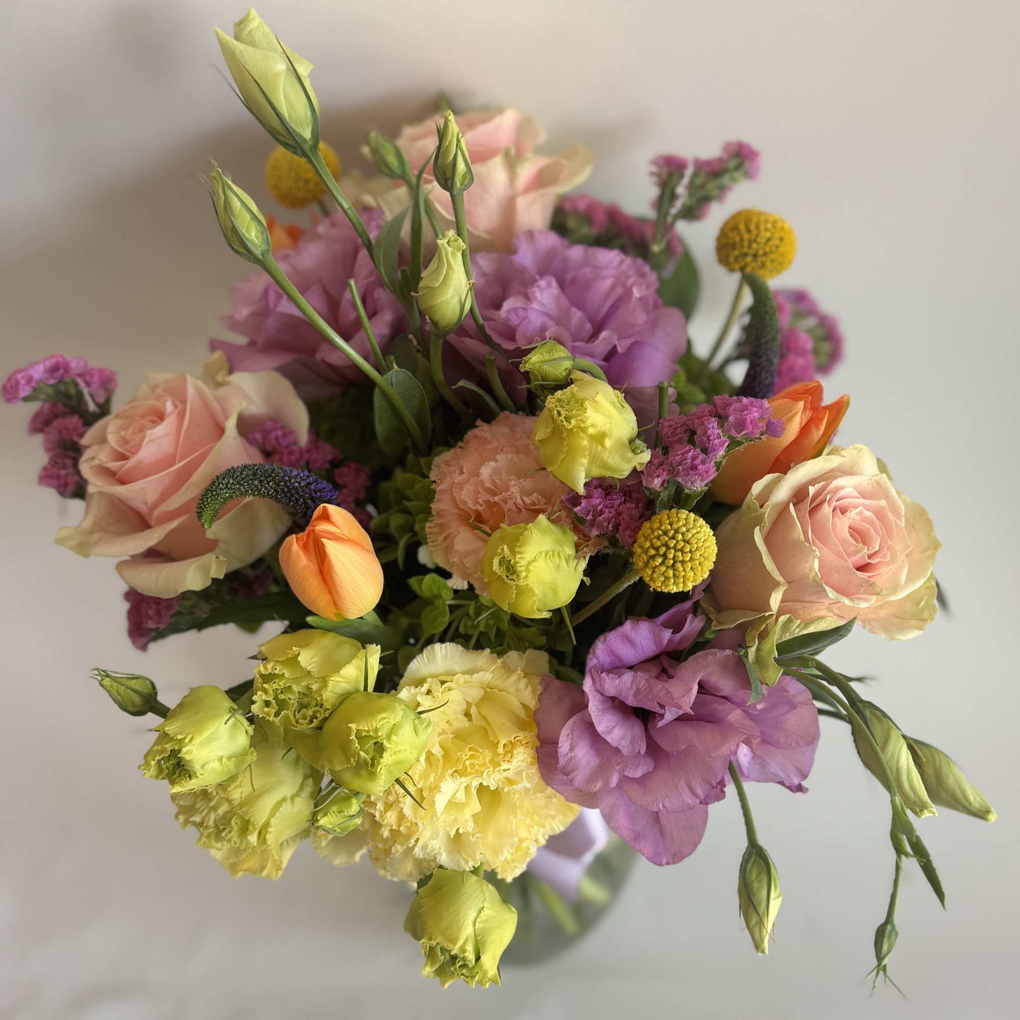 This cheerful and refined floral arrangement is a lively mix of color