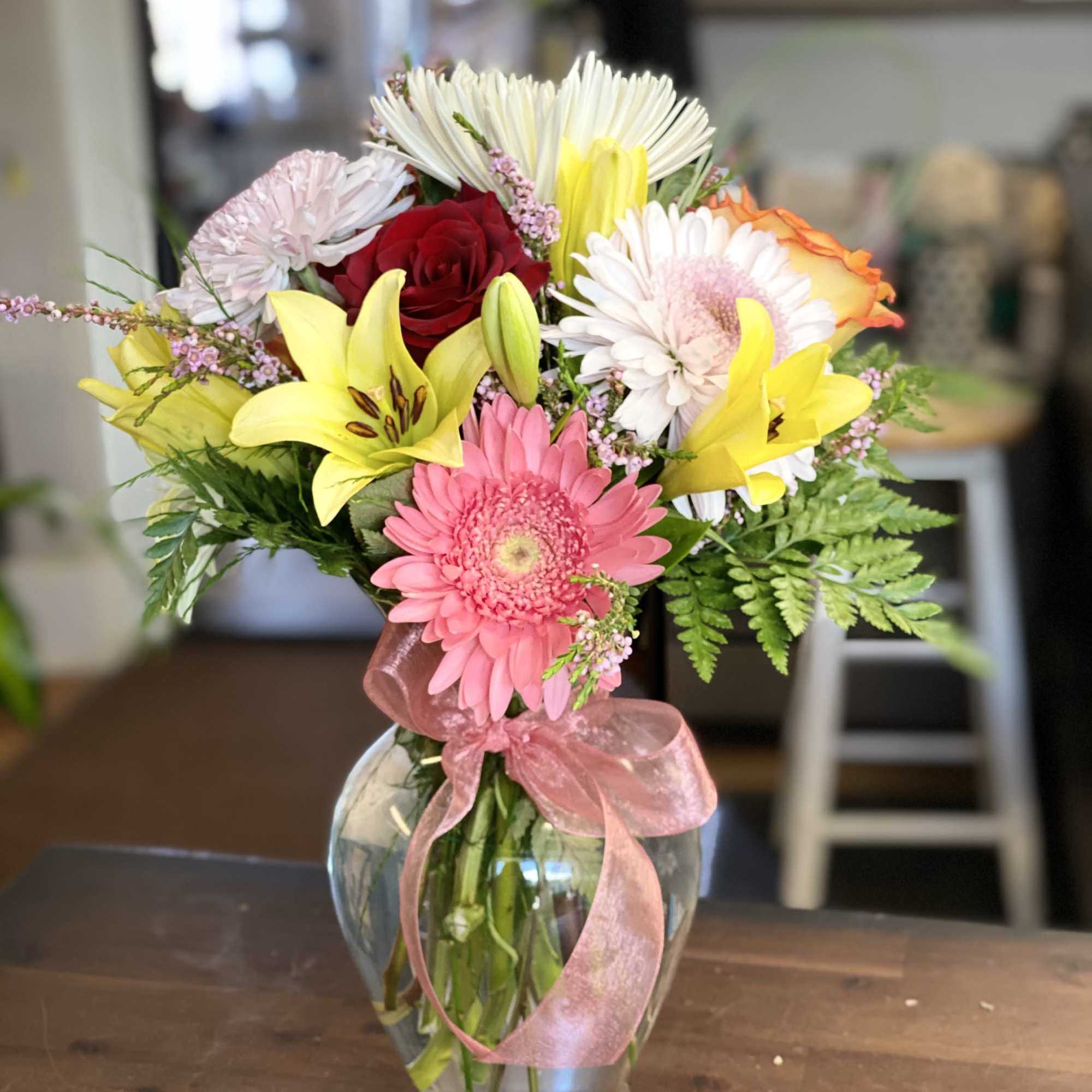 Send spirits soaring with this colorful collection of nature&#039;s most majestic blooms