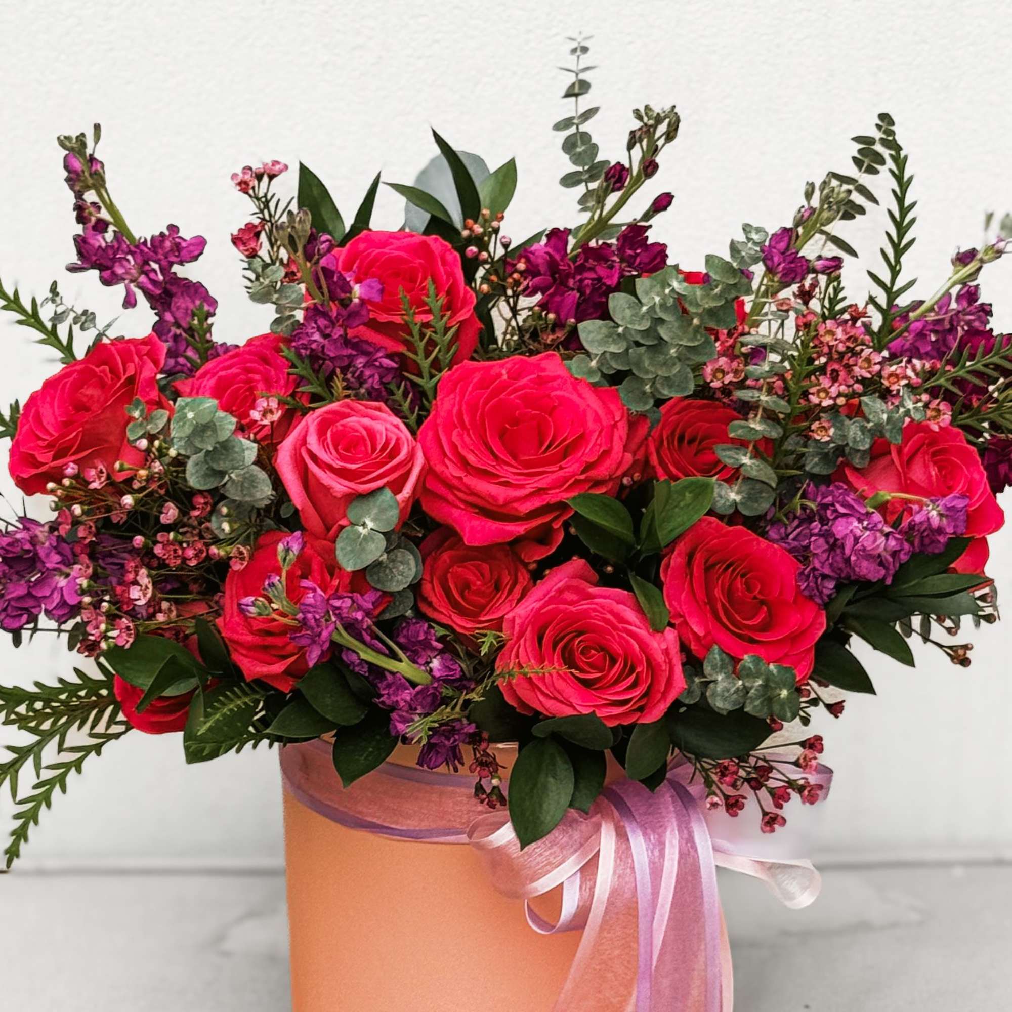This vibrant bouquet radiates passion and elegance with its stunning combination of This vibrant bouquet radiates passion and elegance with its stunning combination of