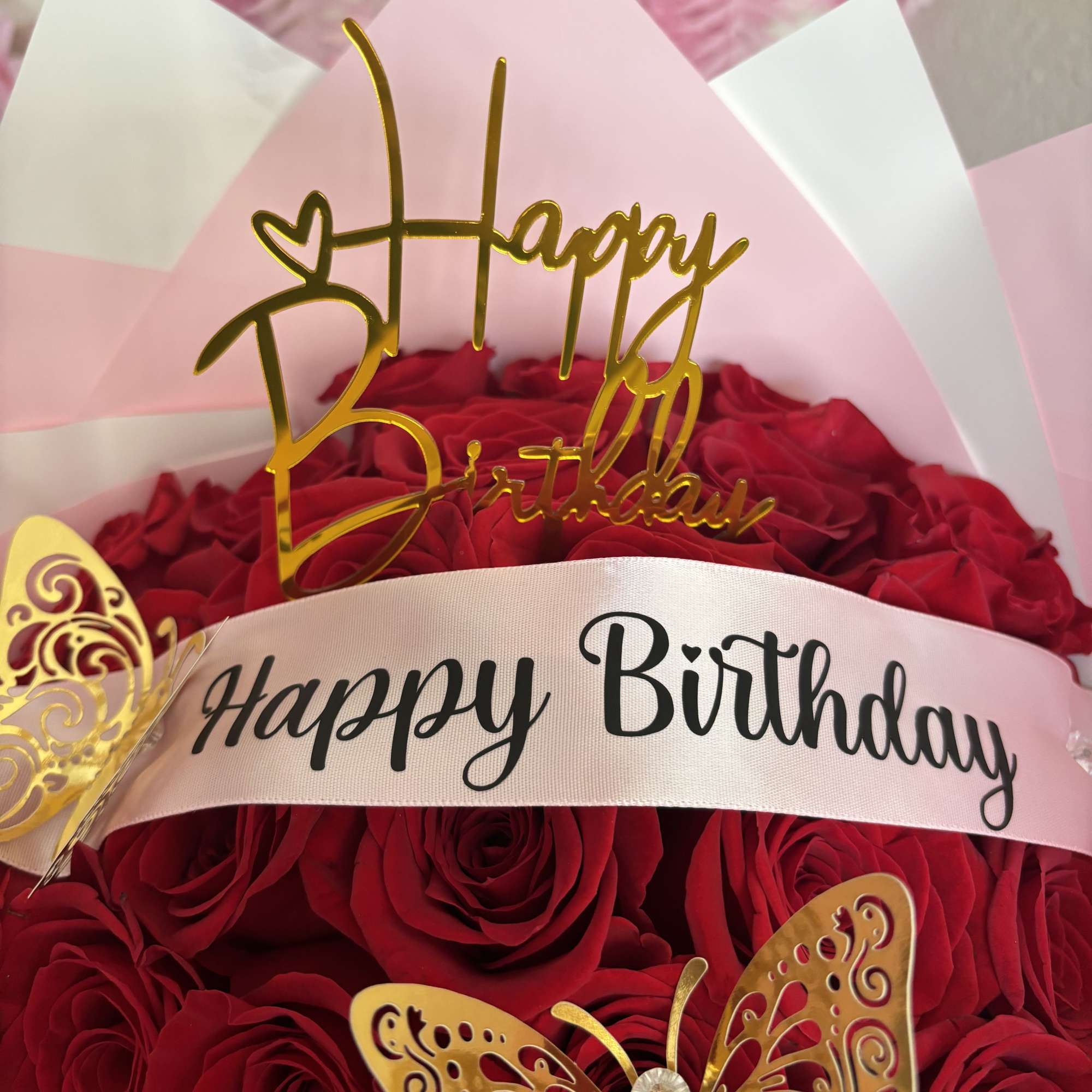 Bouquet with happy birthday personalized ribbon &amp; birthday topper
