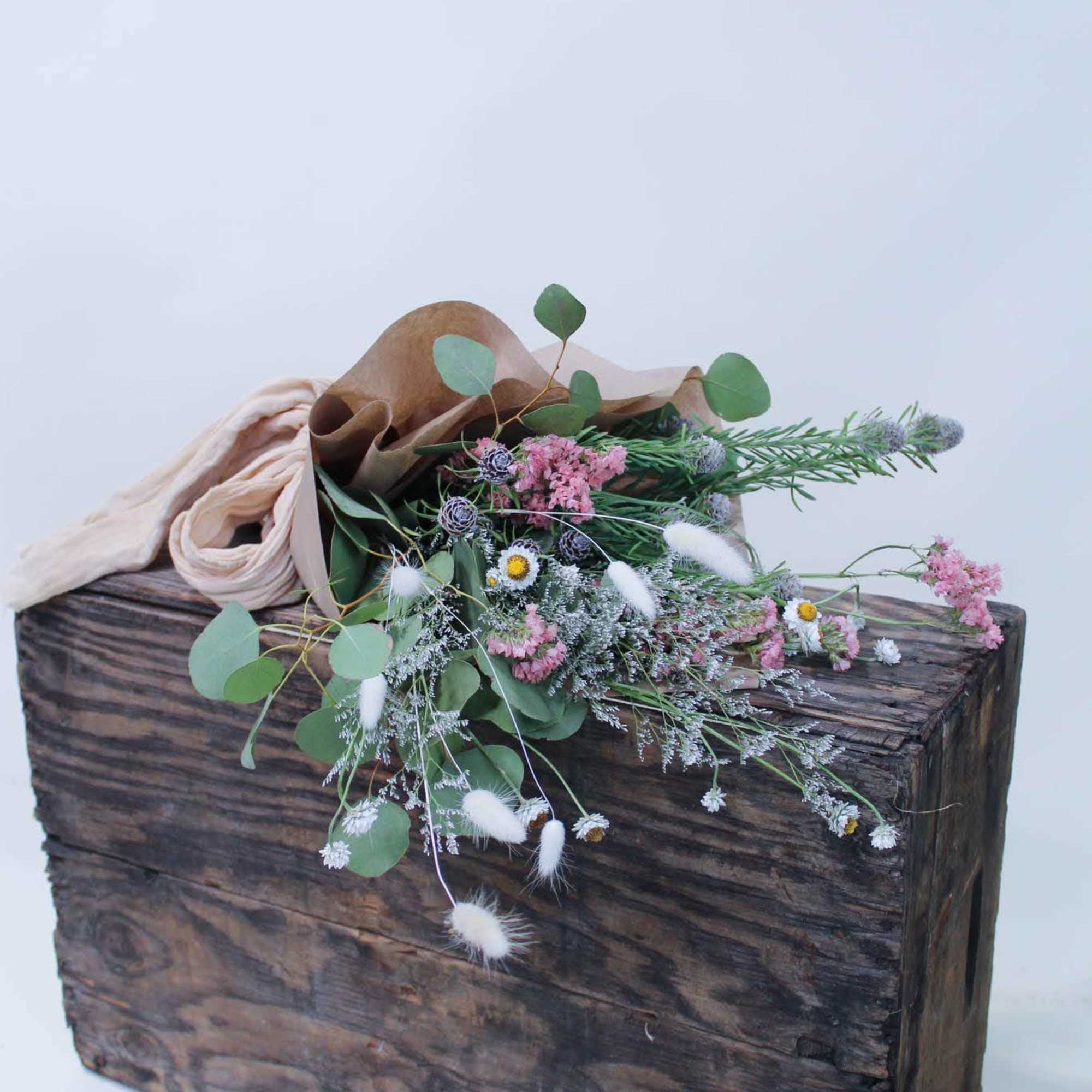 Dried botanical elements wrapped in paper with a beautiful ribbon to match.

*Images