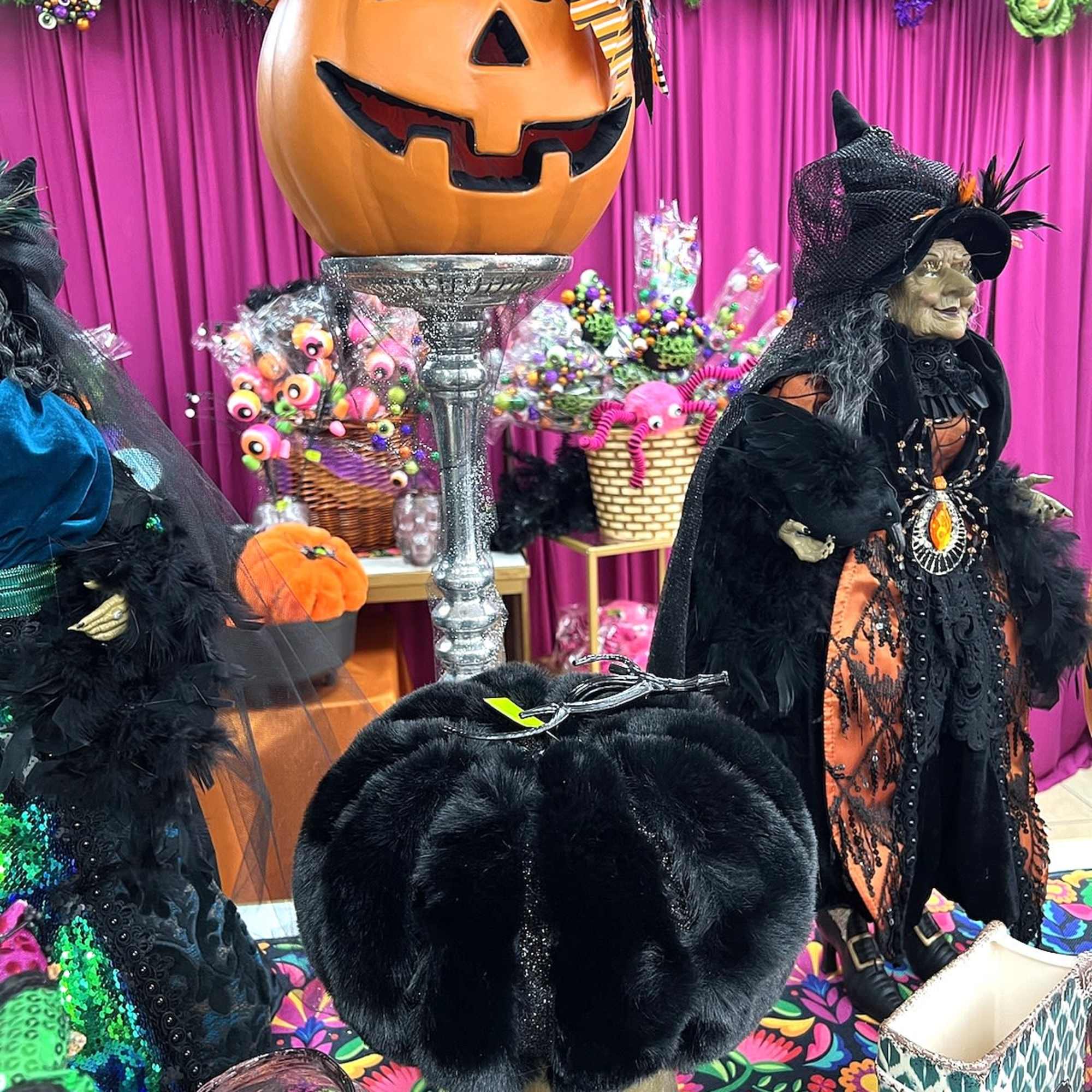 10” High (including stem)
7” Diameter
This listing is for 1 black pumpkin*** 10” High (including stem)
7” Diameter
This listing is for 1 black pumpkin***