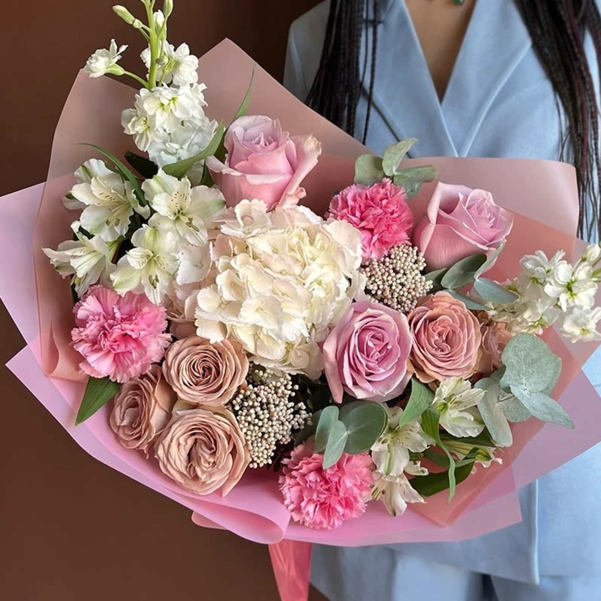 Our professional designers create flower arrangements personally for you. In addition, we