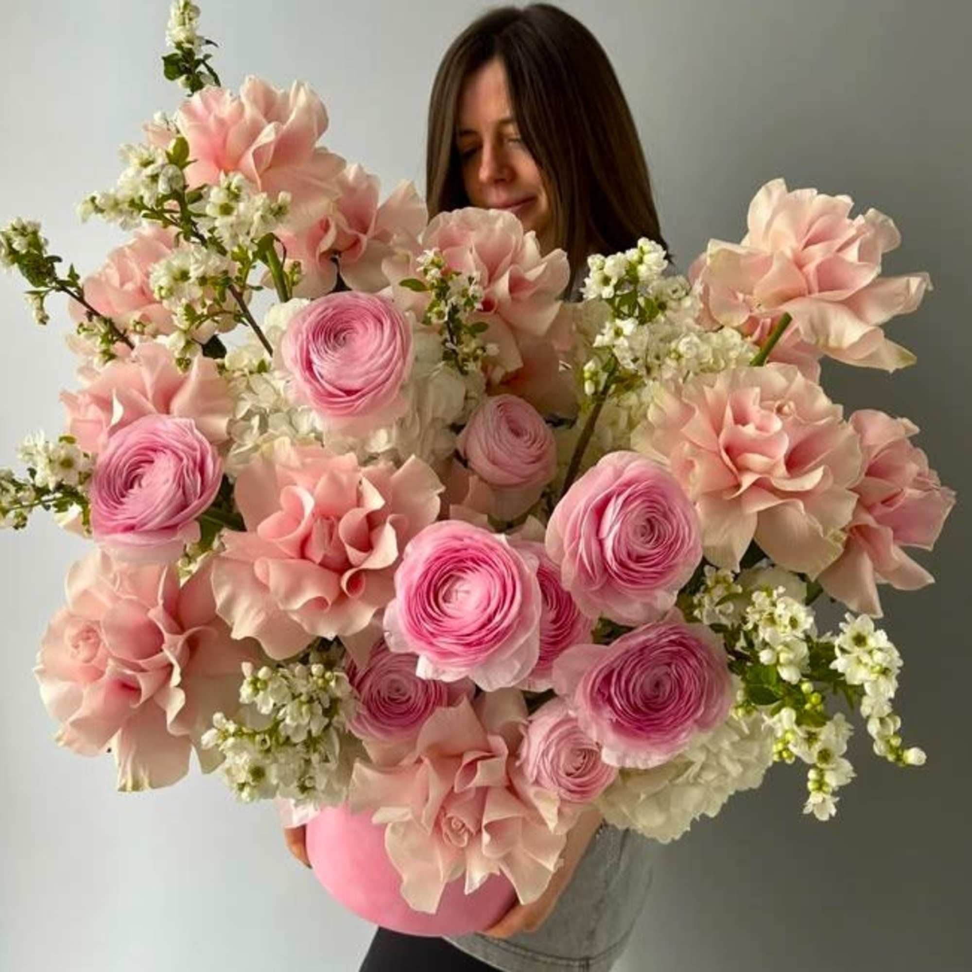 The Amora box is pure romantic bliss &mdash; an exquisite arrangement of