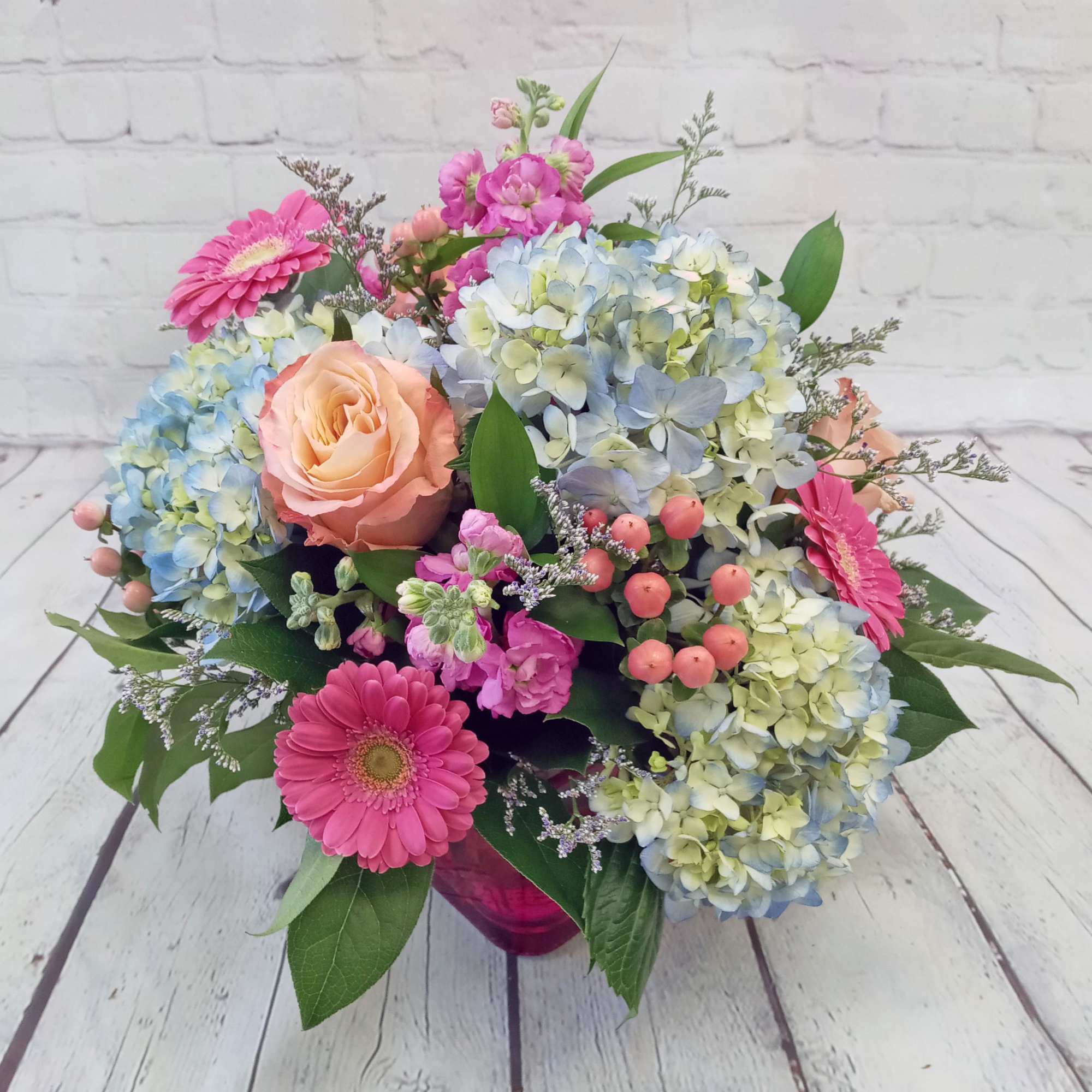 Bright and Cheery Vase Arrangement


*Container and Flowers may differ slightly from what