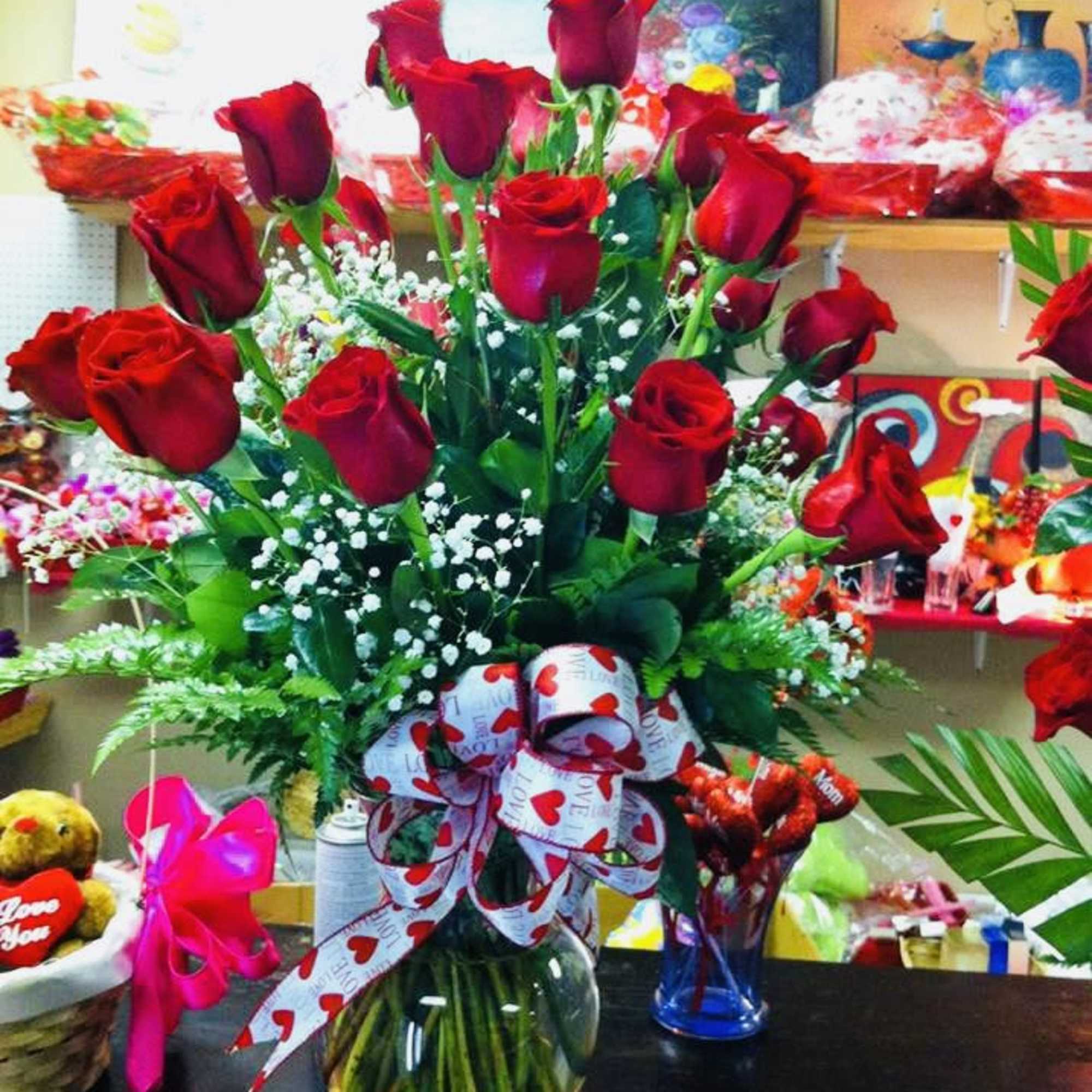 15 roses in a base round 