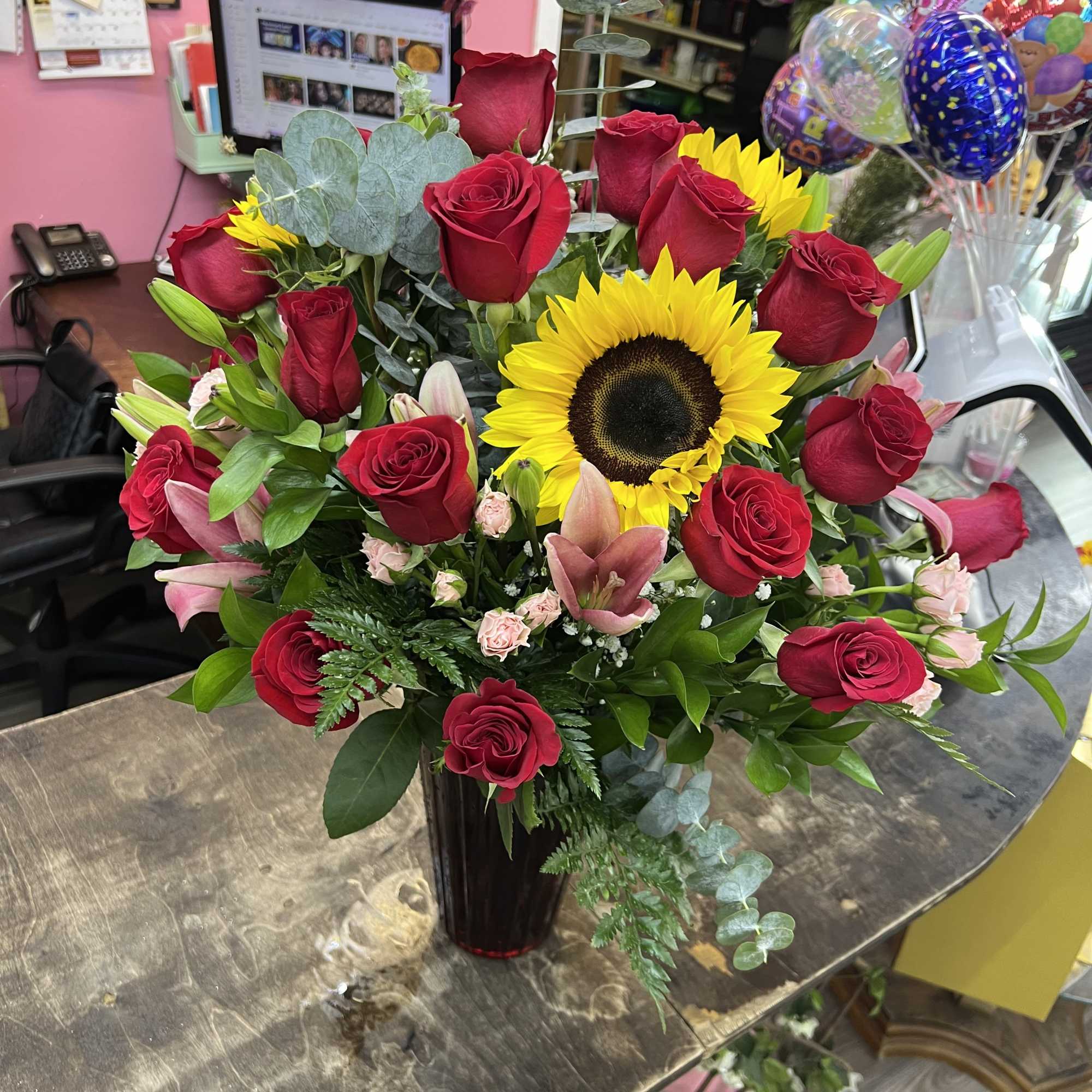 15 roses in a base round 