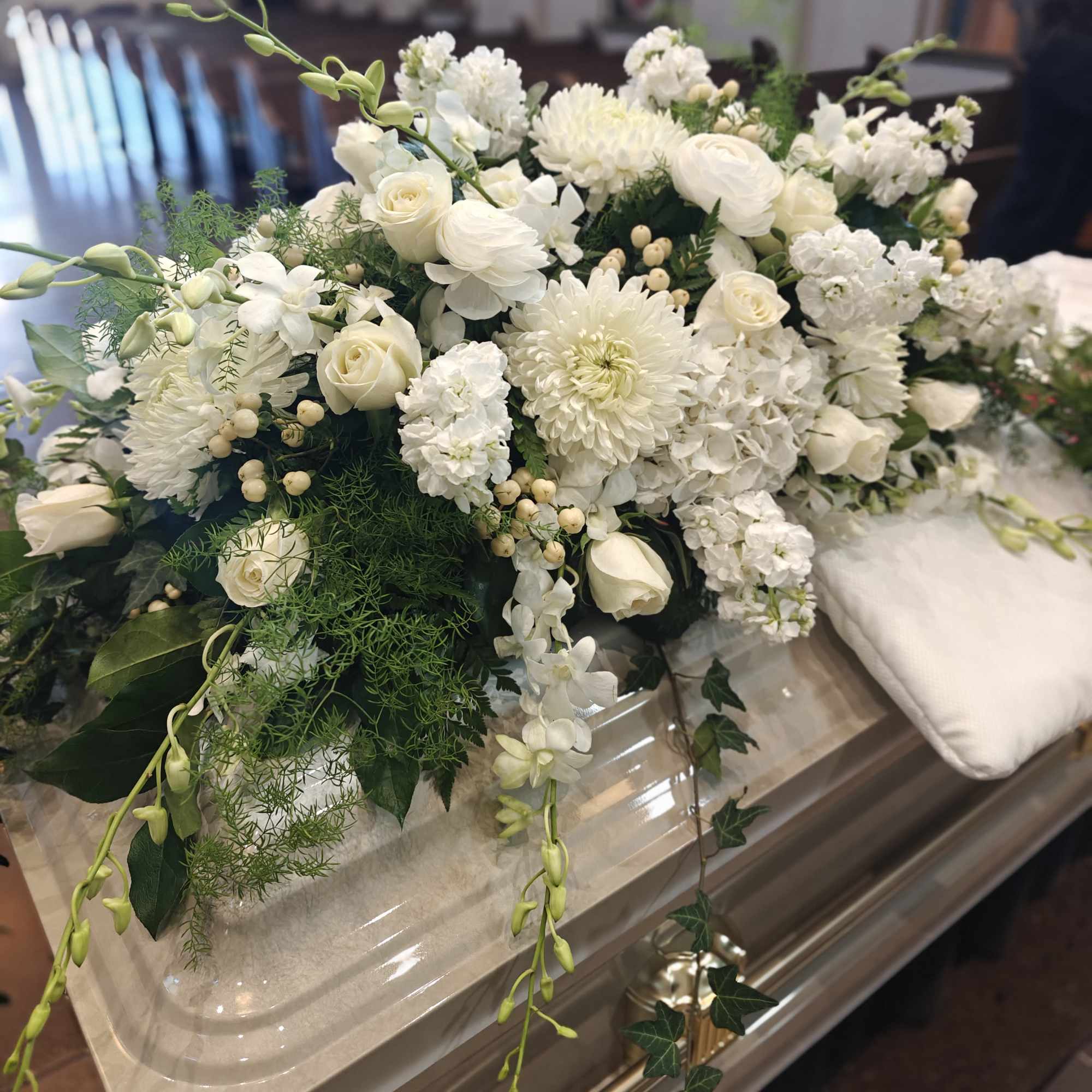 This price point is for Designer's Choice of flowers, using premium flowers. This price point is for Designer's Choice of flowers, using premium flowers.