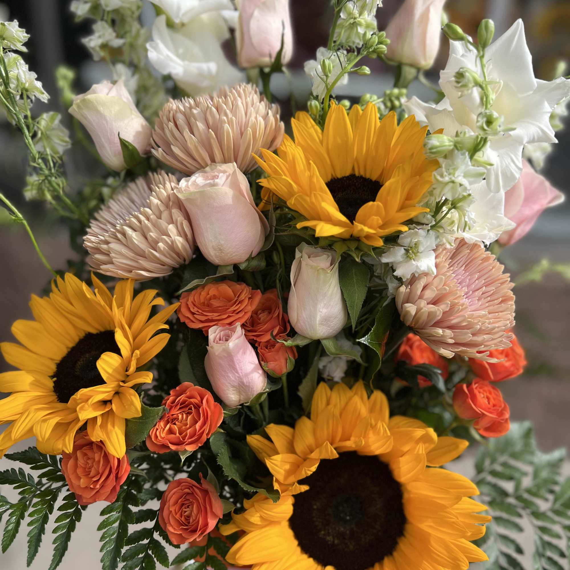 Ginger Base with Sunflowers , Roses, Spray Roses, Crisantemos.