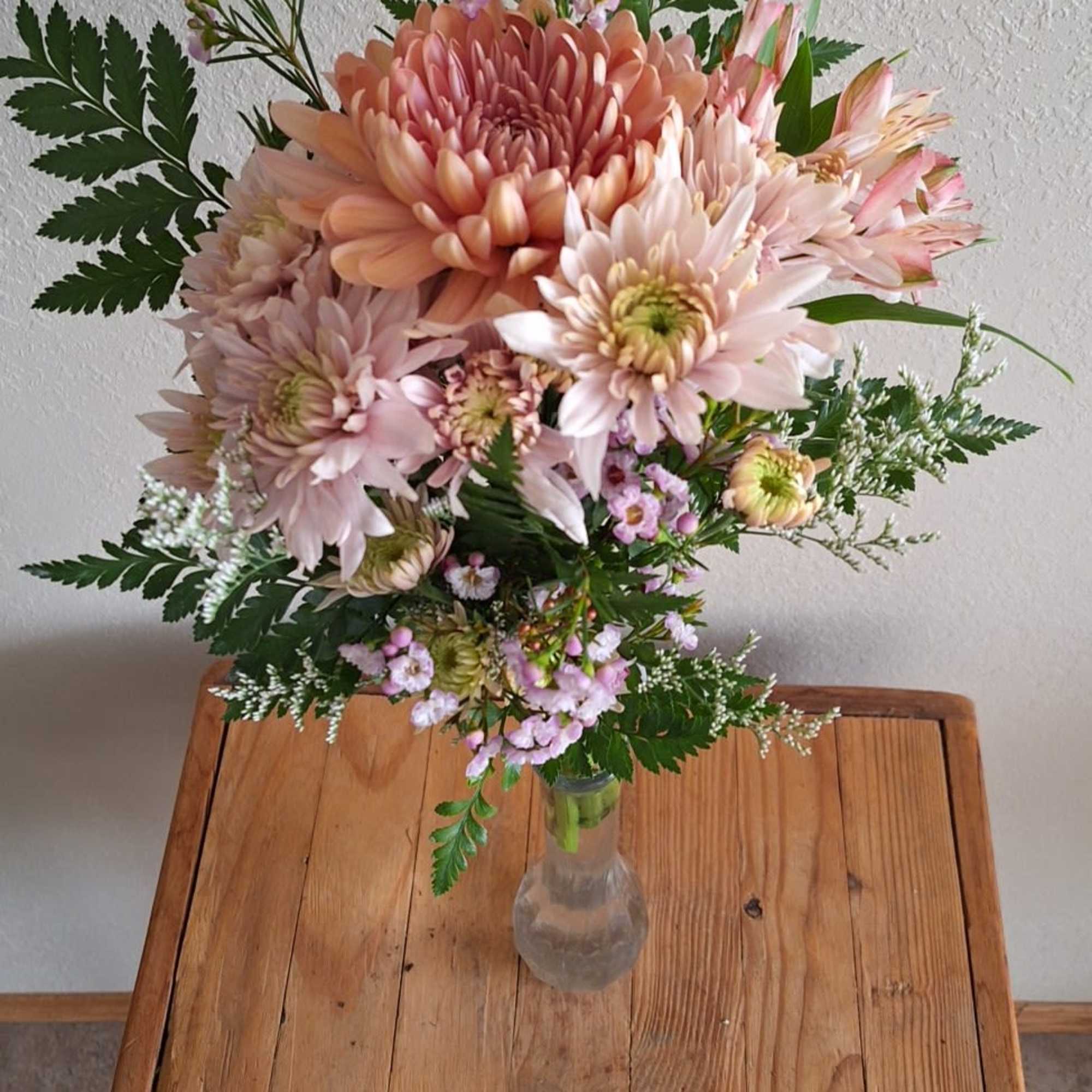 A sparkling glass vase overflowing with sun-kissed daisies is a sure-fire way