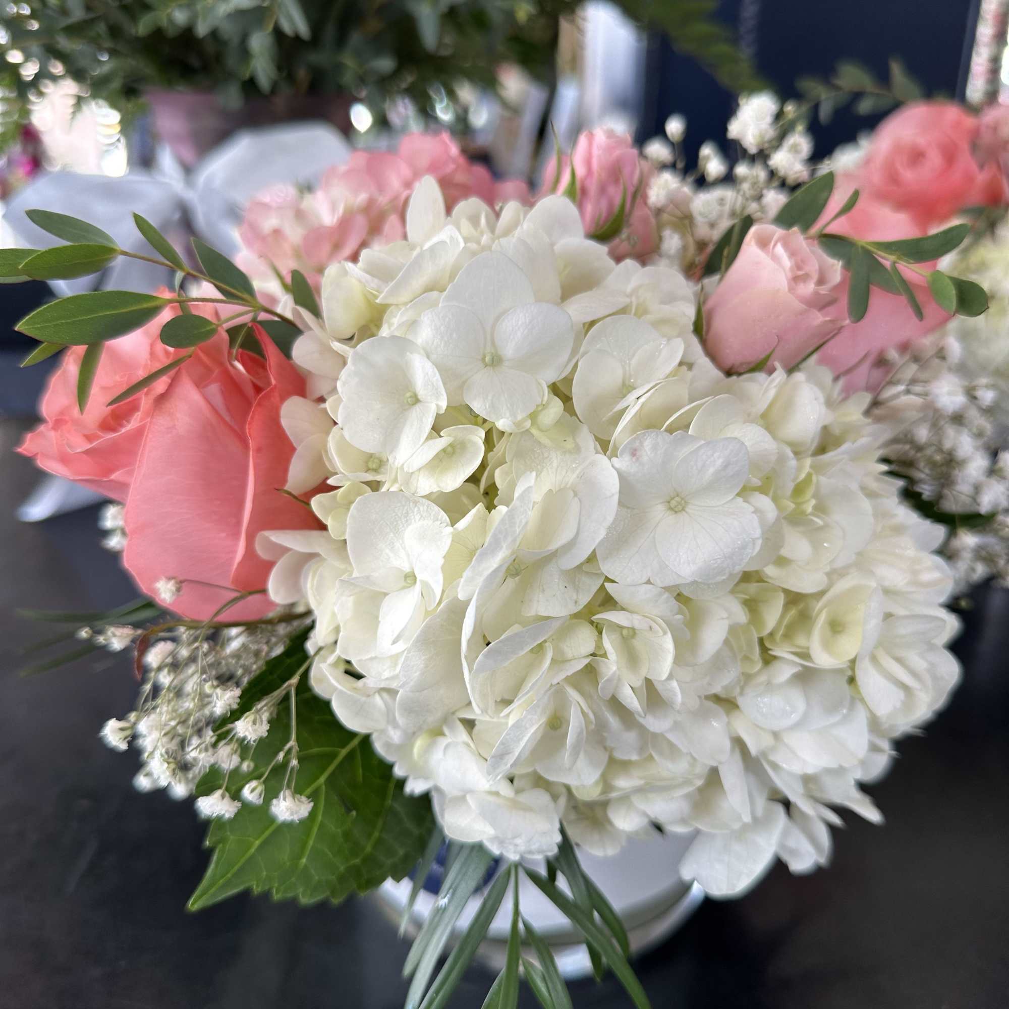 CENTERPIECE: $55.- each
VASE ARRANGEMENT: $150.- each

Choose your quantities of each!

