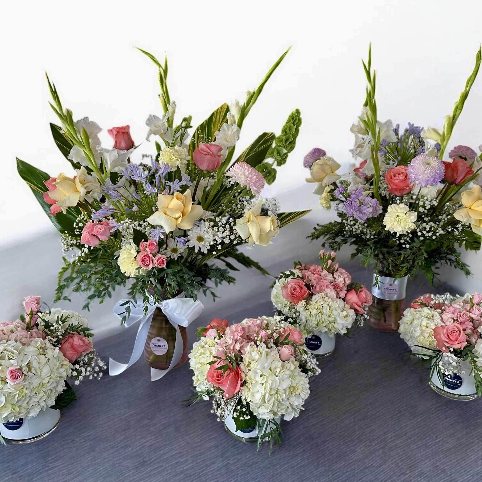 CENTERPIECE: $55.- each
VASE ARRANGEMENT: $150.- each

Choose your quantities of each!

