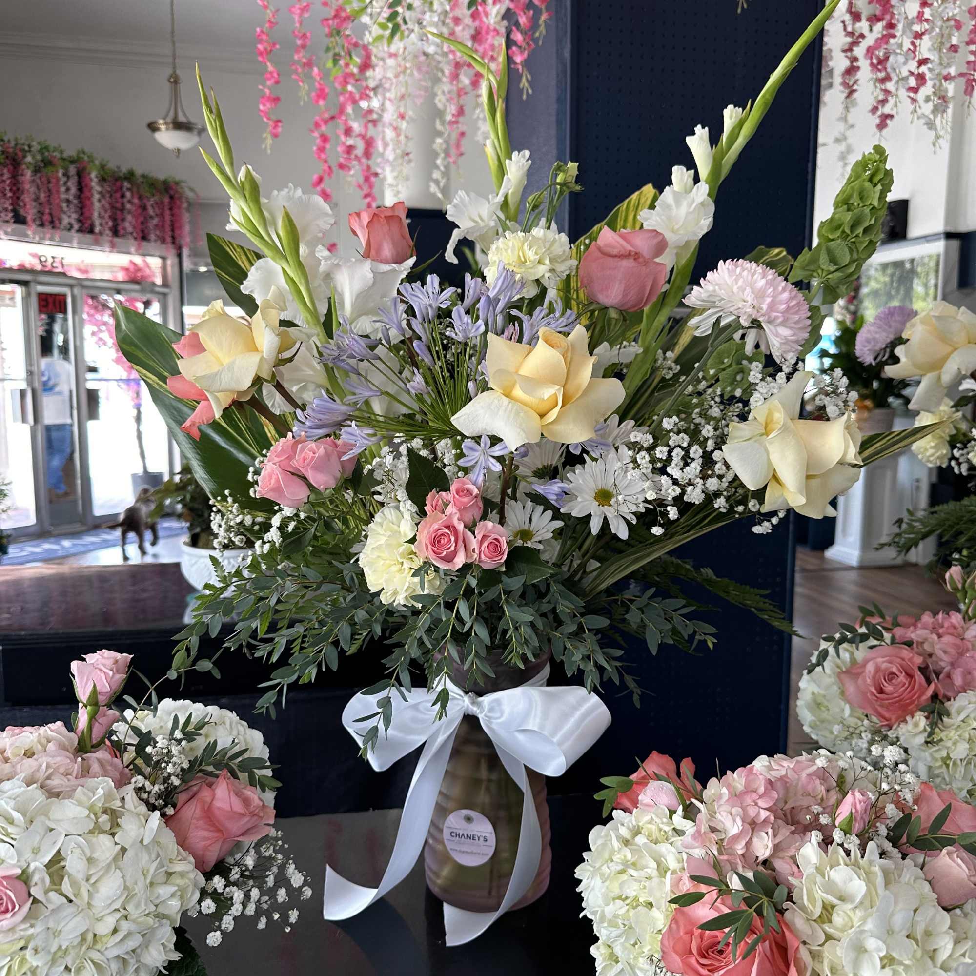 CENTERPIECE: $55.- each
VASE ARRANGEMENT: $150.- each

Choose your quantities of each!

