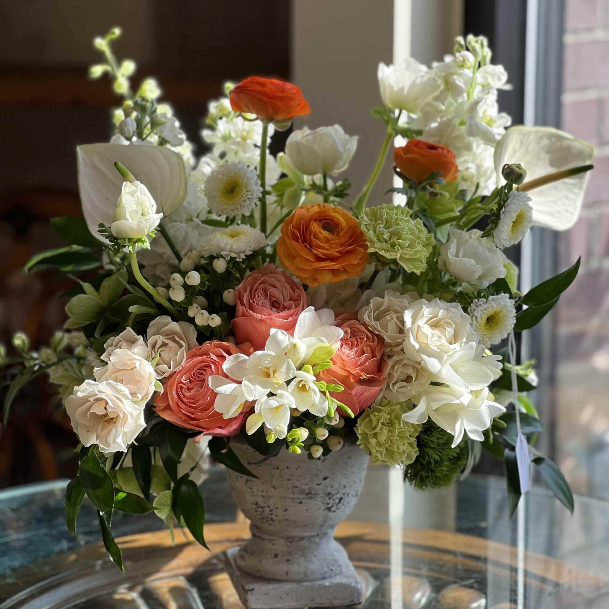 Flowers: coral garden roses, ivory spray roses, white freesia, anemones, white hypericum Flowers: coral garden roses, ivory spray roses, white freesia, anemones, white hypericum