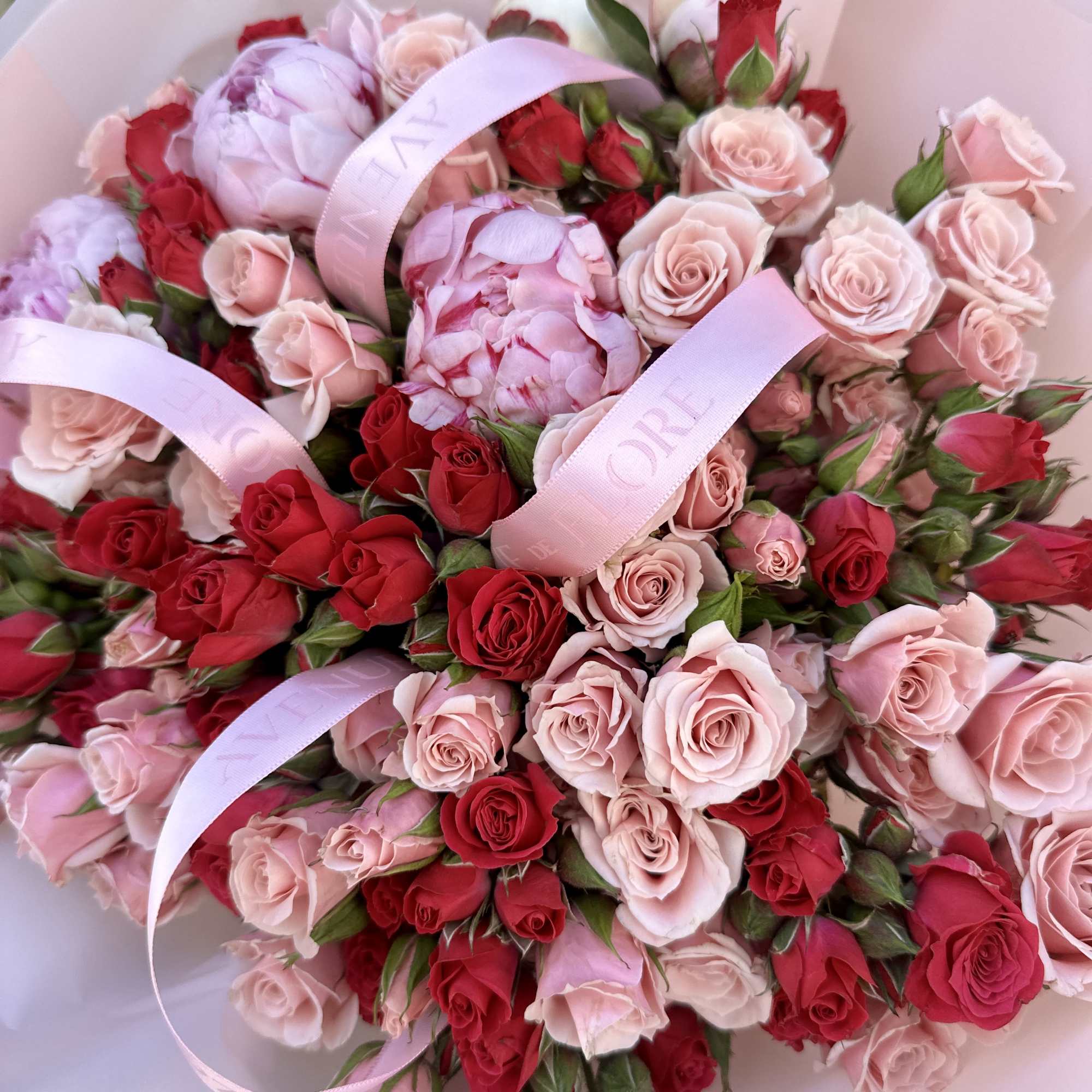 This bouquet is all about vibrant sweetness! Soft pink spray roses blend