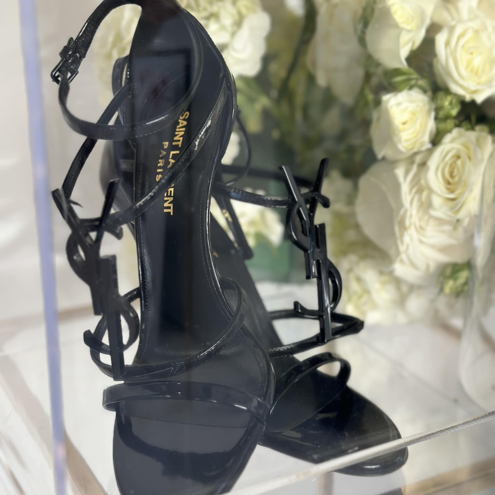 Introducing a magnificent tray flower arrangement, meticulously crafted to capture the essence