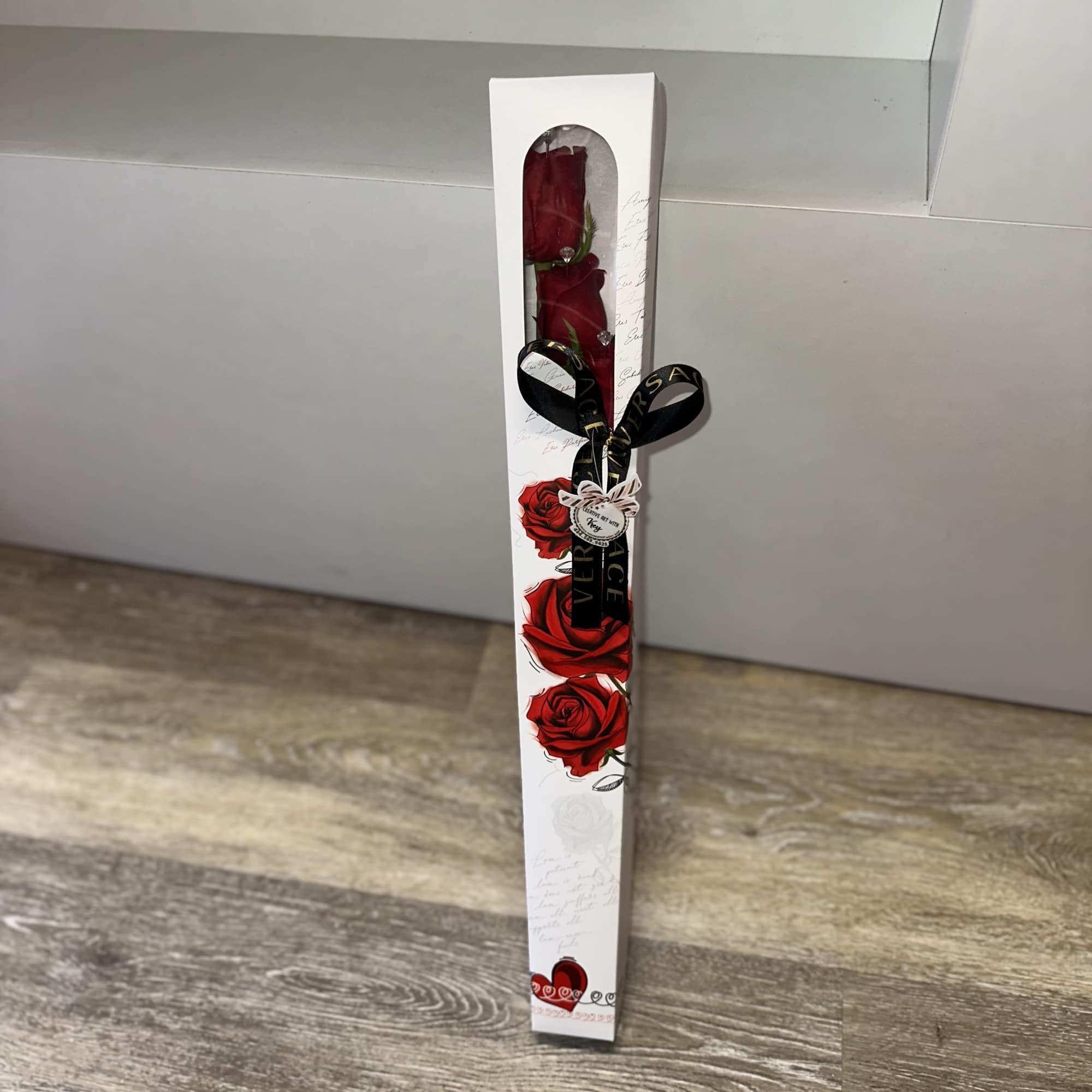 BOX WITH VERSACE RIBBON, 3 NATURAL ROSES, EACH ROSE HAS ITS CONTAINER