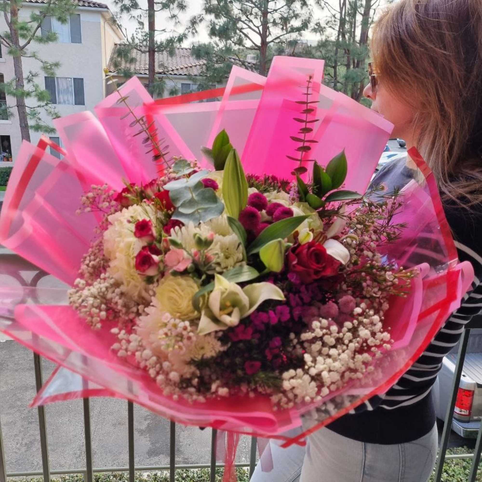  This arrangement features a lush mix of delicate wildflowers, soft pastel