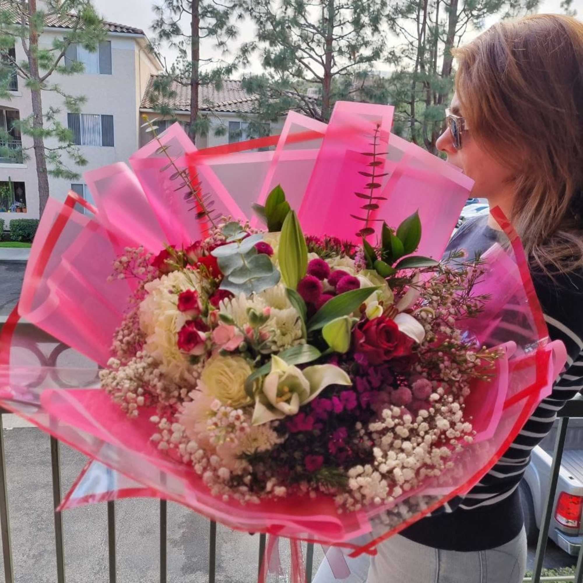  This arrangement features a lush mix of delicate wildflowers, soft pastel